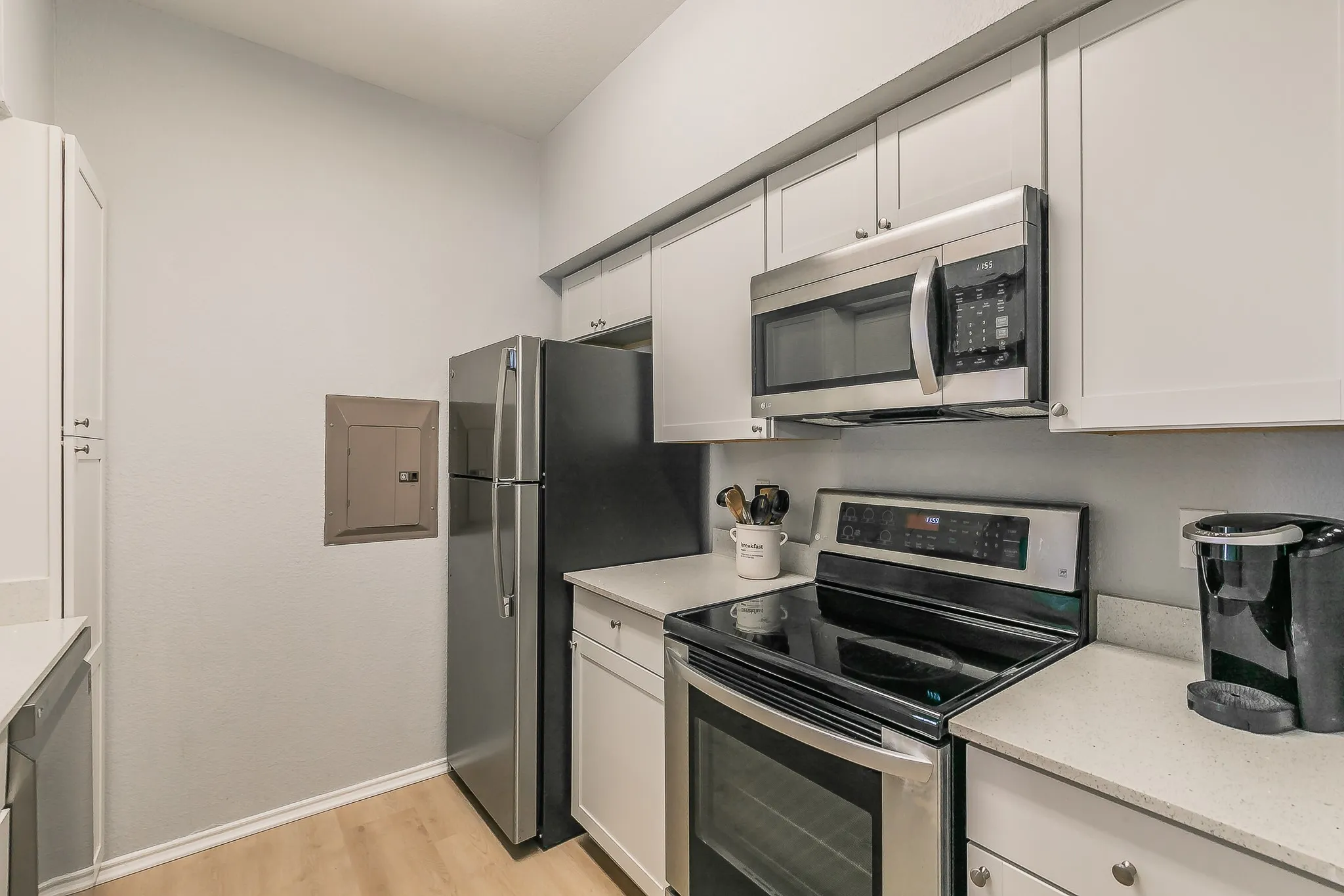 Condominium For Sale in Tarrant County , 3212 Donnelly Circle 501, Fort Worth, Texas 76107, 2 Bedroom, 2 Bathroom, Garage spaces, 1,069 Sqft, built in 1984, mls#21374702, Real Estate Agent in Fort Worth, Homes For Sale in Tarrant county, Homes For Sale in Fort Worth, Realtor in Fort Worth Texas, Real Estate Brokerage Independent Realty Texas, Luminita Cordes Realtor