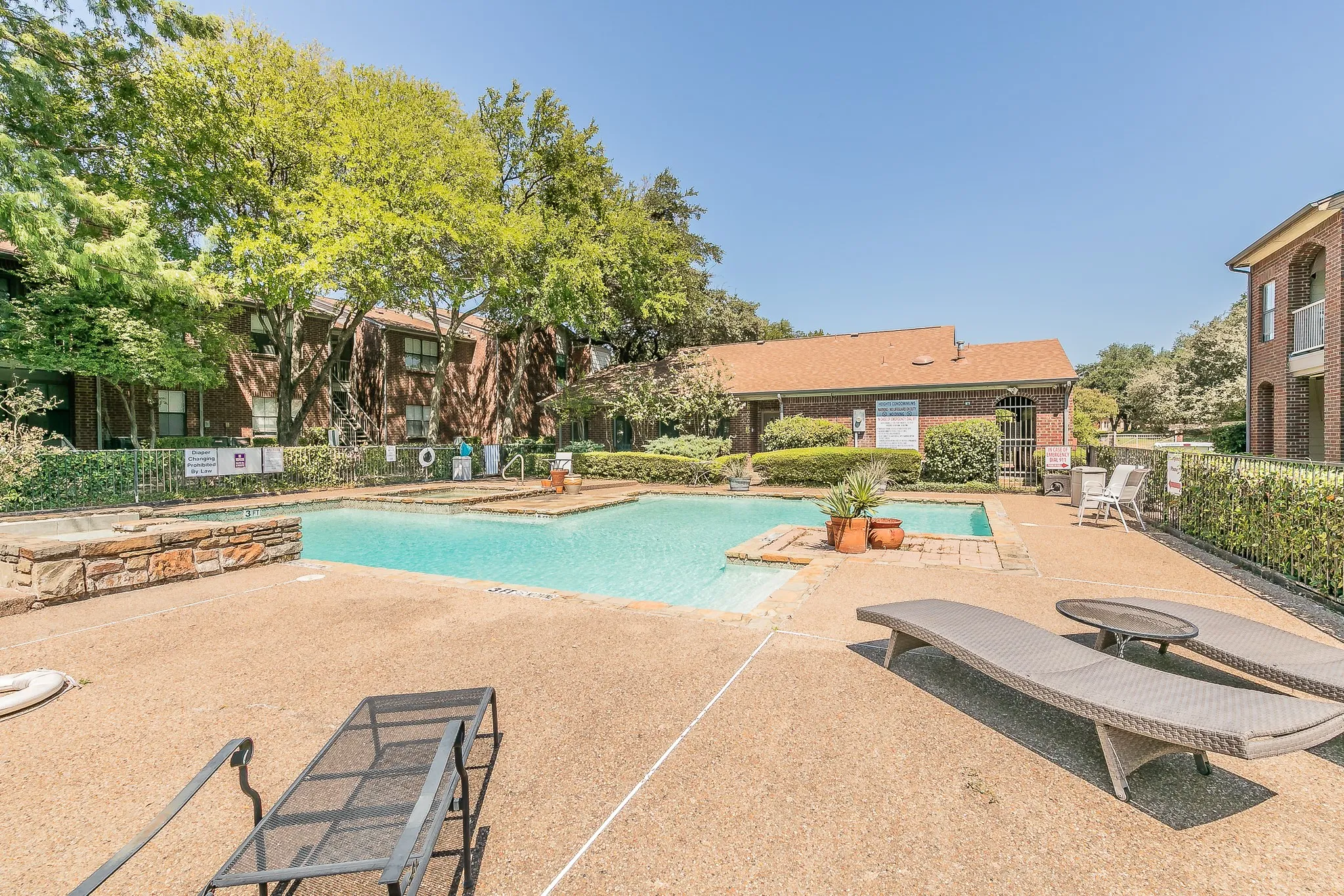 Condominium For Sale in Tarrant County , 3212 Donnelly Circle 501, Fort Worth, Texas 76107, 2 Bedroom, 2 Bathroom, Garage spaces, 1,069 Sqft, built in 1984, mls#21374702, Real Estate Agent in Fort Worth, Homes For Sale in Tarrant county, Homes For Sale in Fort Worth, Realtor in Fort Worth Texas, Real Estate Brokerage Independent Realty Texas, Luminita Cordes Realtor