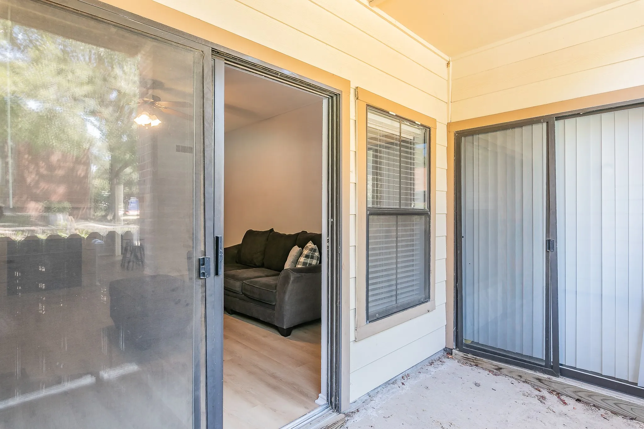 Condominium For Sale in Tarrant County , 3212 Donnelly Circle 501, Fort Worth, Texas 76107, 2 Bedroom, 2 Bathroom, Garage spaces, 1,069 Sqft, built in 1984, mls#21374702, Real Estate Agent in Fort Worth, Homes For Sale in Tarrant county, Homes For Sale in Fort Worth, Realtor in Fort Worth Texas, Real Estate Brokerage Independent Realty Texas, Luminita Cordes Realtor