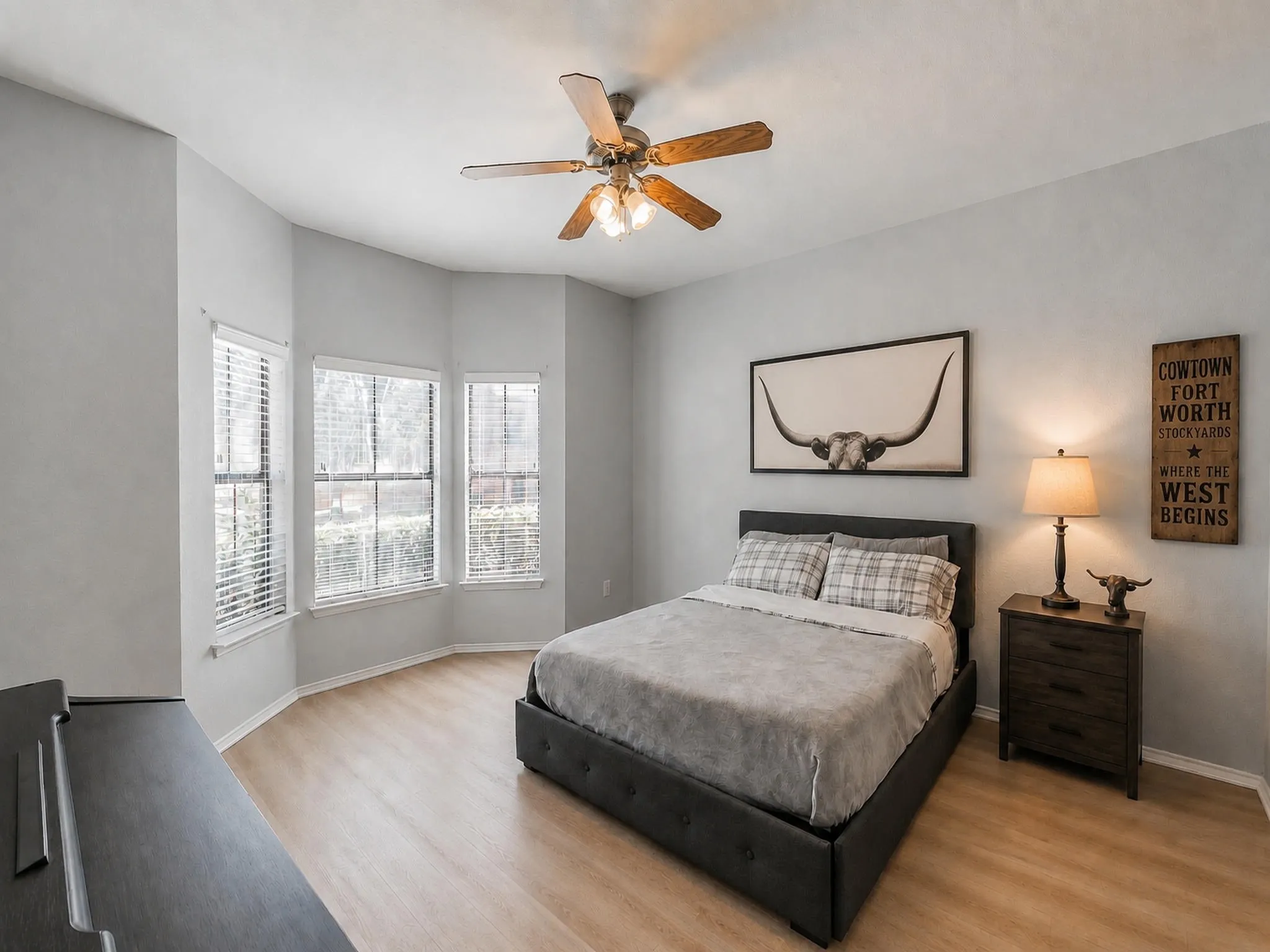 Condominium For Sale in Tarrant County , 3212 Donnelly Circle 501, Fort Worth, Texas 76107, 2 Bedroom, 2 Bathroom, Garage spaces, 1,069 Sqft, built in 1984, mls#21374702, Real Estate Agent in Fort Worth, Homes For Sale in Tarrant county, Homes For Sale in Fort Worth, Realtor in Fort Worth Texas, Real Estate Brokerage Independent Realty Texas, Luminita Cordes Realtor