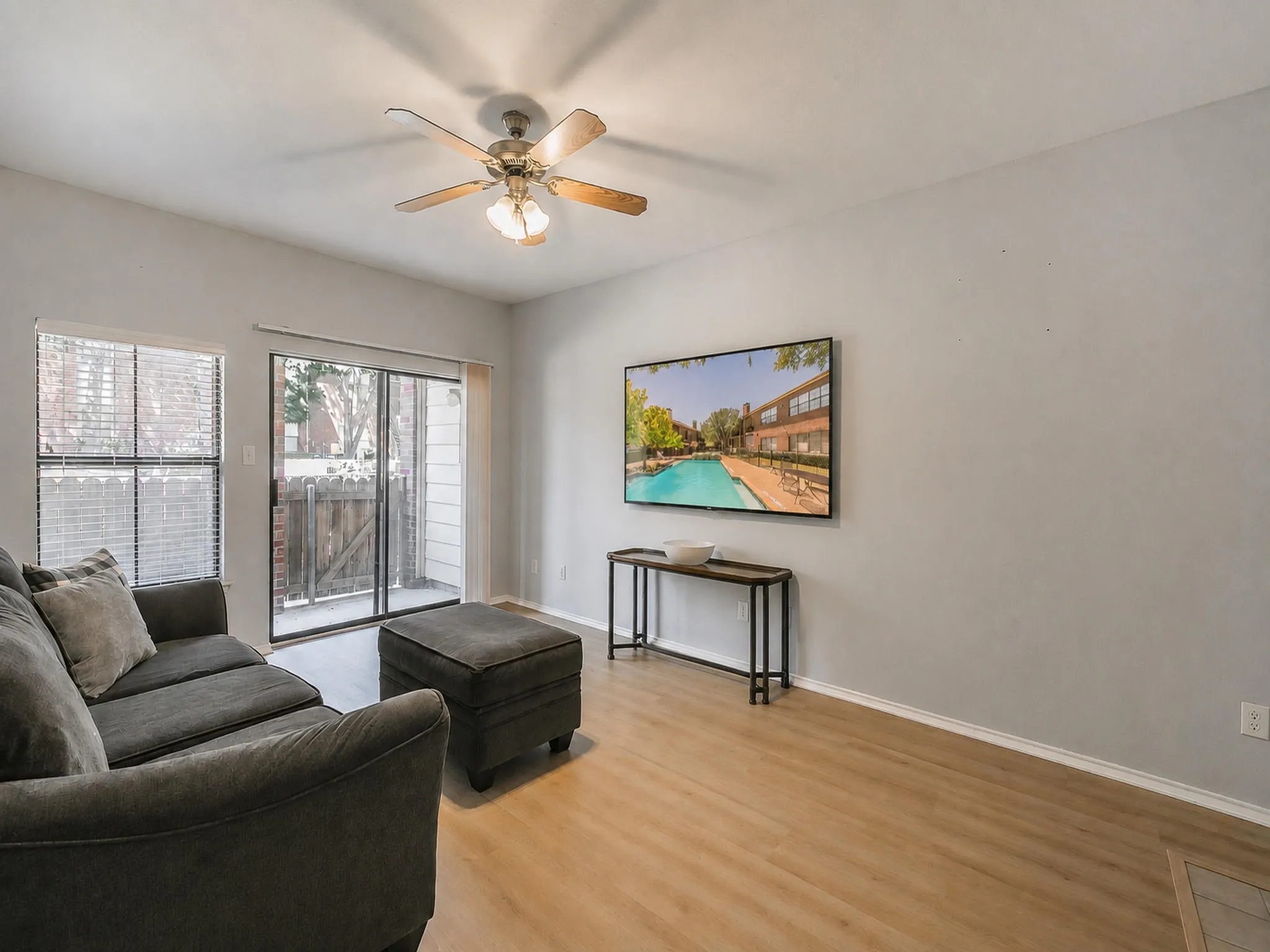 Condominium For Sale in Tarrant County , 3212 Donnelly Circle 501, Fort Worth, Texas 76107, 2 Bedroom, 2 Bathroom, Garage spaces, 1,069 Sqft, built in 1984, mls#21374702, Real Estate Agent in Fort Worth, Homes For Sale in Tarrant county, Homes For Sale in Fort Worth, Realtor in Fort Worth Texas, Real Estate Brokerage Independent Realty Texas, Luminita Cordes Realtor