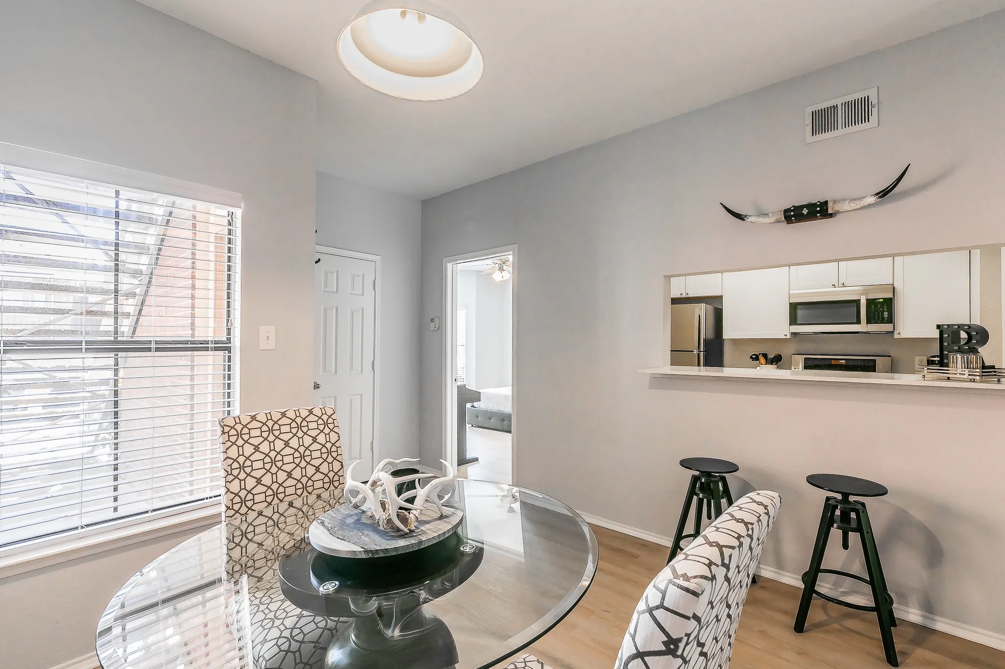 Condominium For Sale in Tarrant County , 3212 Donnelly Circle 501, Fort Worth, Texas 76107, 2 Bedroom, 2 Bathroom, Garage spaces, 1,069 Sqft, built in 1984, mls#21374702, Real Estate Agent in Fort Worth, Homes For Sale in Tarrant county, Homes For Sale in Fort Worth, Realtor in Fort Worth Texas, Real Estate Brokerage Independent Realty Texas, Luminita Cordes Realtor