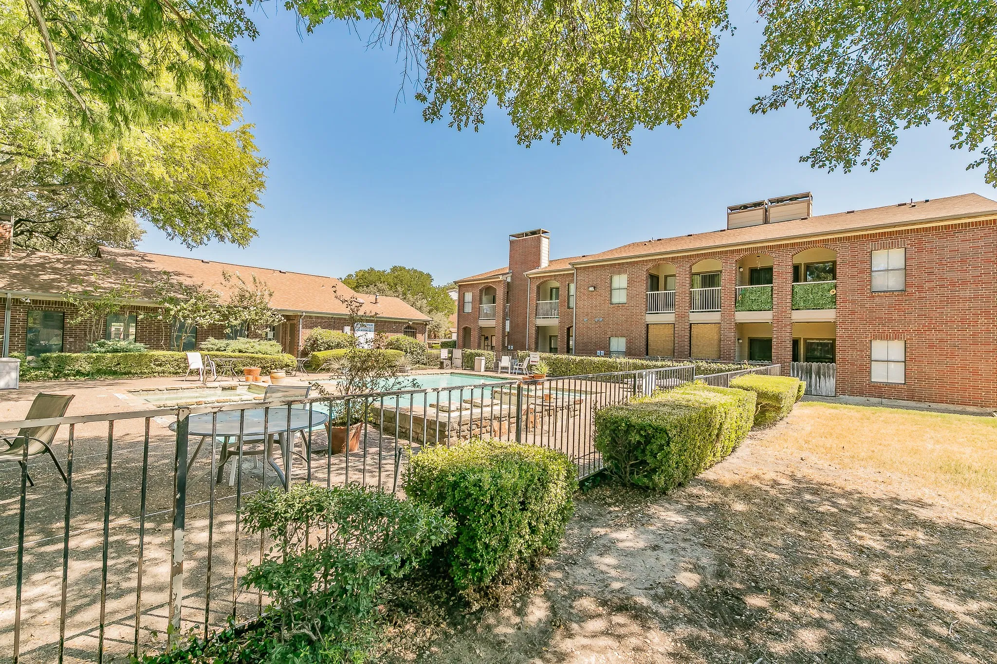 Condominium For Sale in Tarrant County , 3212 Donnelly Circle 501, Fort Worth, Texas 76107, 2 Bedroom, 2 Bathroom, Garage spaces, 1,069 Sqft, built in 1984, mls#21374702, Real Estate Agent in Fort Worth, Homes For Sale in Tarrant county, Homes For Sale in Fort Worth, Realtor in Fort Worth Texas, Real Estate Brokerage Independent Realty Texas, Luminita Cordes Realtor