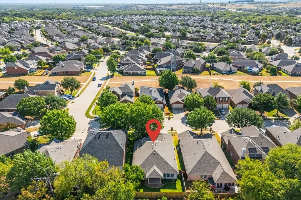 Single Family Residence For Sale in Denton County , 15533 Adlong Drive, Fort Worth, Texas 76262, 3 Bedroom, 2 Bathroom, 2 Garage spaces, 1,778 Sqft, built in 2006, mls#21375769, Real Estate Agent in Fort Worth, Homes For Sale in Denton county, Homes For Sale in Fort Worth, Realtor in Fort Worth Texas, Real Estate Brokerage Independent Realty Texas, Luminita Cordes Realtor