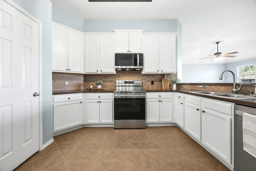 Single Family Residence For Sale in Denton County , 15533 Adlong Drive, Fort Worth, Texas 76262, 3 Bedroom, 2 Bathroom, 2 Garage spaces, 1,778 Sqft, built in 2006, mls#21375769, Real Estate Agent in Fort Worth, Homes For Sale in Denton county, Homes For Sale in Fort Worth, Realtor in Fort Worth Texas, Real Estate Brokerage Independent Realty Texas, Luminita Cordes Realtor