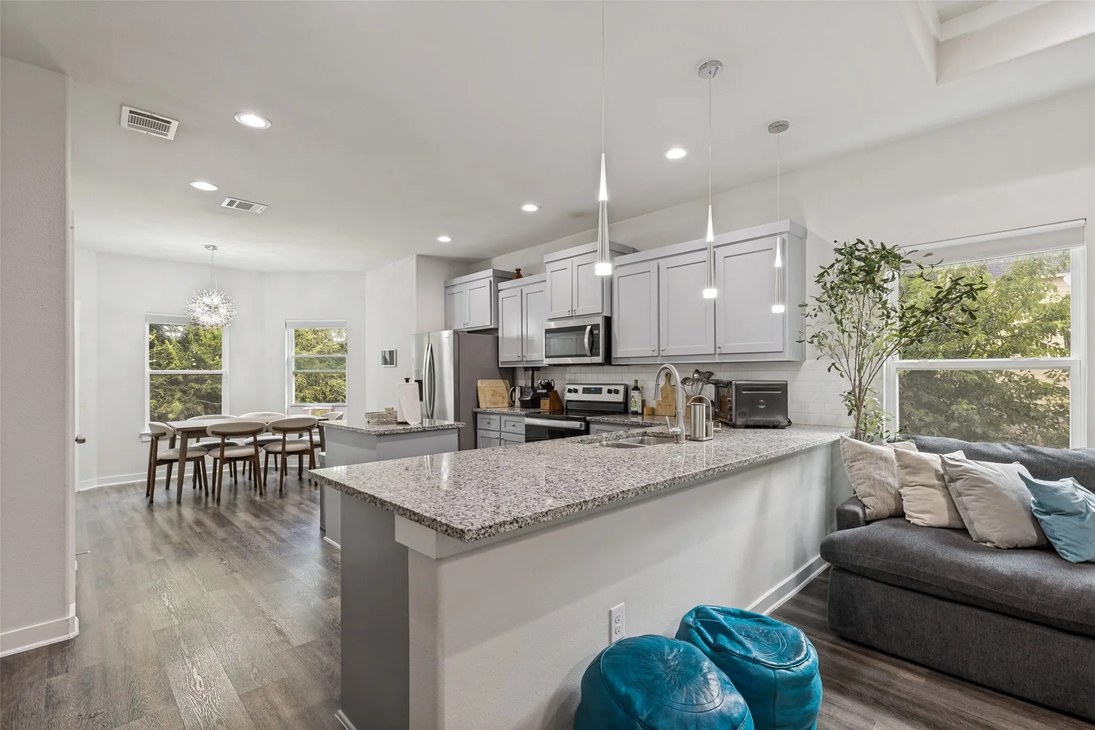 Single Family Residence For Rent in Dallas County , 2547 Fatima Avenue, Dallas, Texas 75241, 4 Bedroom, 2 Bathroom, 1 Garage spaces, 1,689 Sqft, built in 2022, mls#21375745, Real Estate Agent in Dallas, Homes For Rent in Dallas county, Homes For Rent in Dallas, Realtor in Dallas Texas, Real Estate Brokerage Independent Realty Texas, Luminita Cordes Realtor