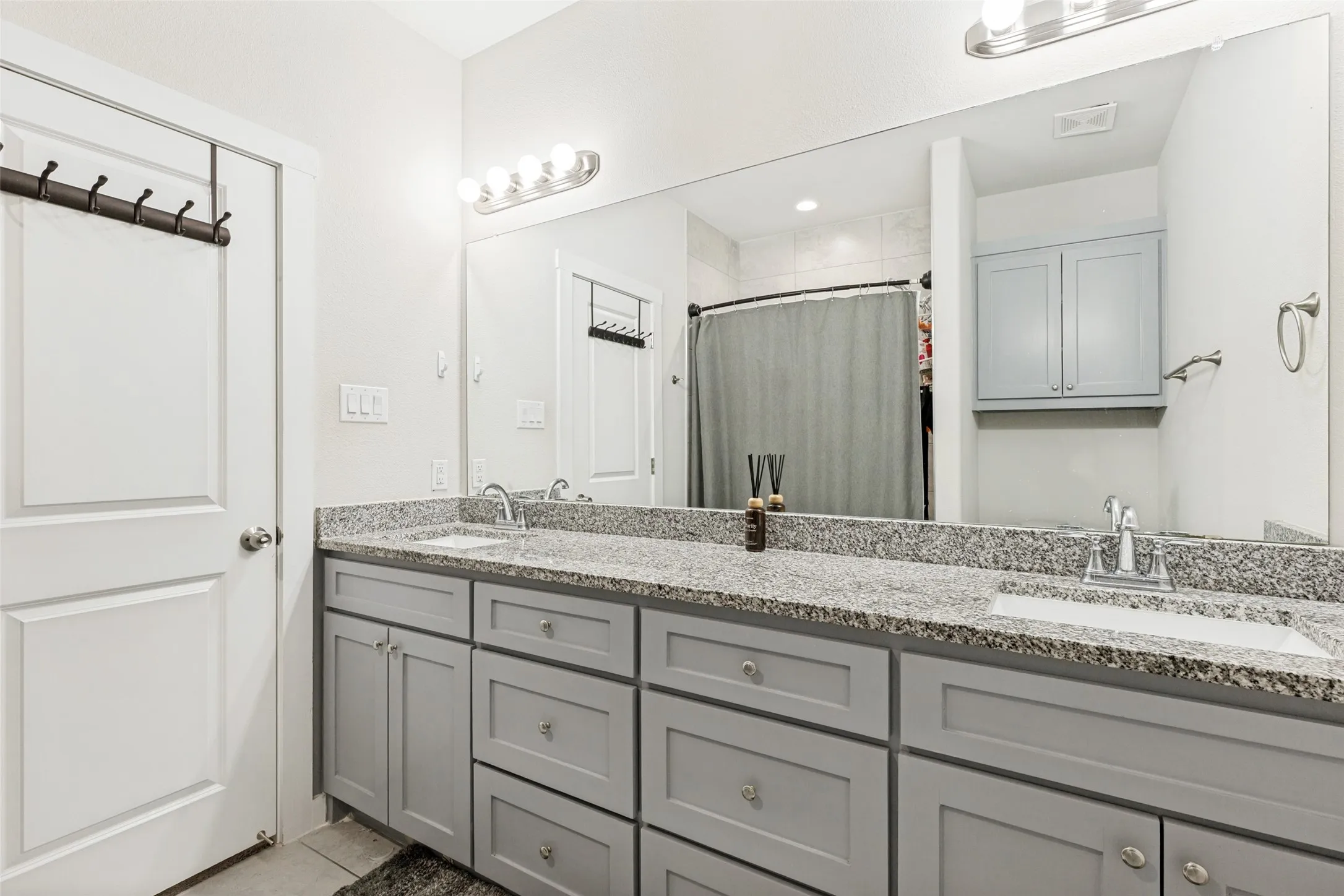 Single Family Residence For Rent in Dallas County , 2547 Fatima Avenue, Dallas, Texas 75241, 4 Bedroom, 2 Bathroom, 1 Garage spaces, 1,689 Sqft, built in 2022, mls#21375745, Real Estate Agent in Dallas, Homes For Rent in Dallas county, Homes For Rent in Dallas, Realtor in Dallas Texas, Real Estate Brokerage Independent Realty Texas, Luminita Cordes Realtor