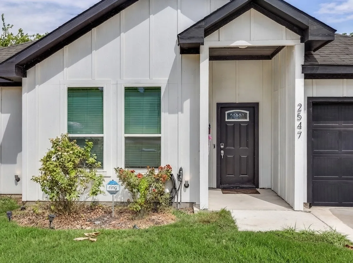 Single Family Residence For Rent in Dallas County , 2547 Fatima Avenue, Dallas, Texas 75241, 4 Bedroom, 2 Bathroom, 1 Garage spaces, 1,689 Sqft, built in 2022, mls#21375745, Real Estate Agent in Dallas, Homes For Rent in Dallas county, Homes For Rent in Dallas, Realtor in Dallas Texas, Real Estate Brokerage Independent Realty Texas, Luminita Cordes Realtor