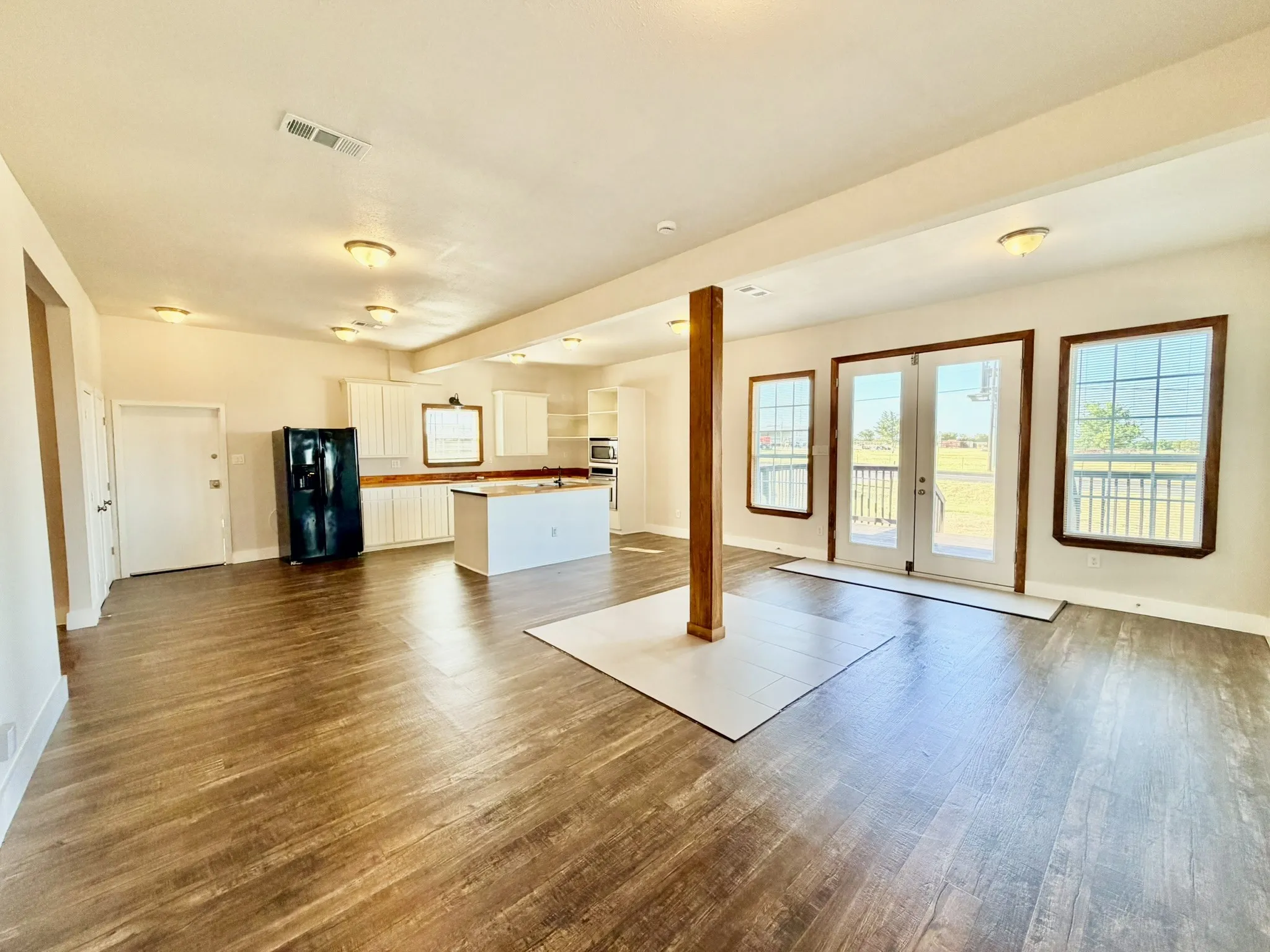 Single Family Residence For Rent in Grayson County , 26272 State Highway 56, Whitesboro, Texas 76273, 3 Bedroom, 2 Bathroom, Garage spaces, 1,435 Sqft, built in 1994, mls#21375783, Real Estate Agent in Whitesboro, Homes For Rent in Grayson county, Homes For Rent in Whitesboro, Realtor in Whitesboro Texas, Real Estate Brokerage Independent Realty Texas, Luminita Cordes Realtor