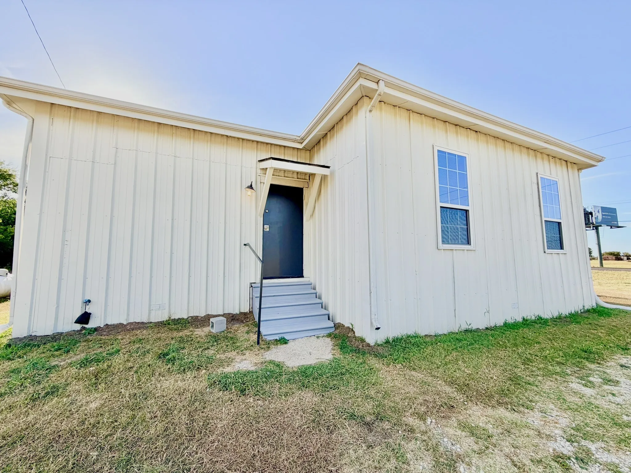 Single Family Residence For Rent in Grayson County , 26272 State Highway 56, Whitesboro, Texas 76273, 3 Bedroom, 2 Bathroom, Garage spaces, 1,435 Sqft, built in 1994, mls#21375783, Real Estate Agent in Whitesboro, Homes For Rent in Grayson county, Homes For Rent in Whitesboro, Realtor in Whitesboro Texas, Real Estate Brokerage Independent Realty Texas, Luminita Cordes Realtor