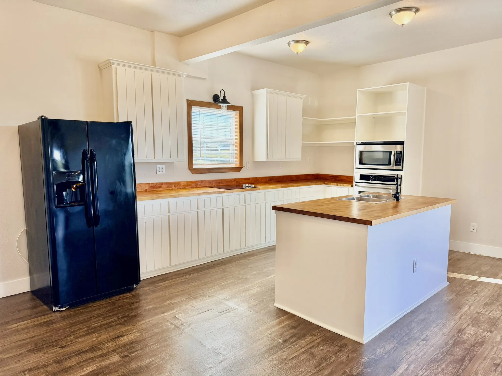 Single Family Residence For Rent in Grayson County , 26272 State Highway 56, Whitesboro, Texas 76273, 3 Bedroom, 2 Bathroom, Garage spaces, 1,435 Sqft, built in 1994, mls#21375783, Real Estate Agent in Whitesboro, Homes For Rent in Grayson county, Homes For Rent in Whitesboro, Realtor in Whitesboro Texas, Real Estate Brokerage Independent Realty Texas, Luminita Cordes Realtor