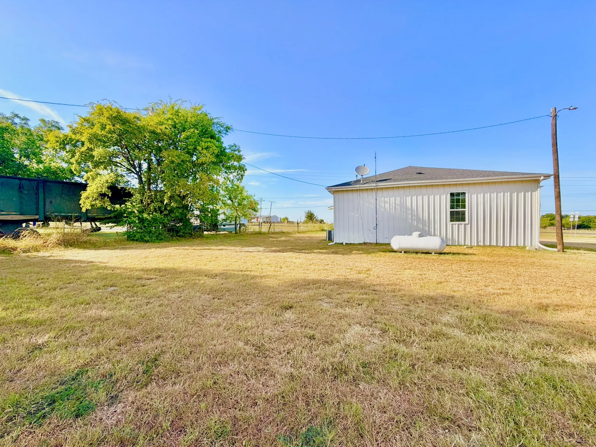 Single Family Residence For Rent in Grayson County , 26272 State Highway 56, Whitesboro, Texas 76273, 3 Bedroom, 2 Bathroom, Garage spaces, 1,435 Sqft, built in 1994, mls#21375783, Real Estate Agent in Whitesboro, Homes For Rent in Grayson county, Homes For Rent in Whitesboro, Realtor in Whitesboro Texas, Real Estate Brokerage Independent Realty Texas, Luminita Cordes Realtor
