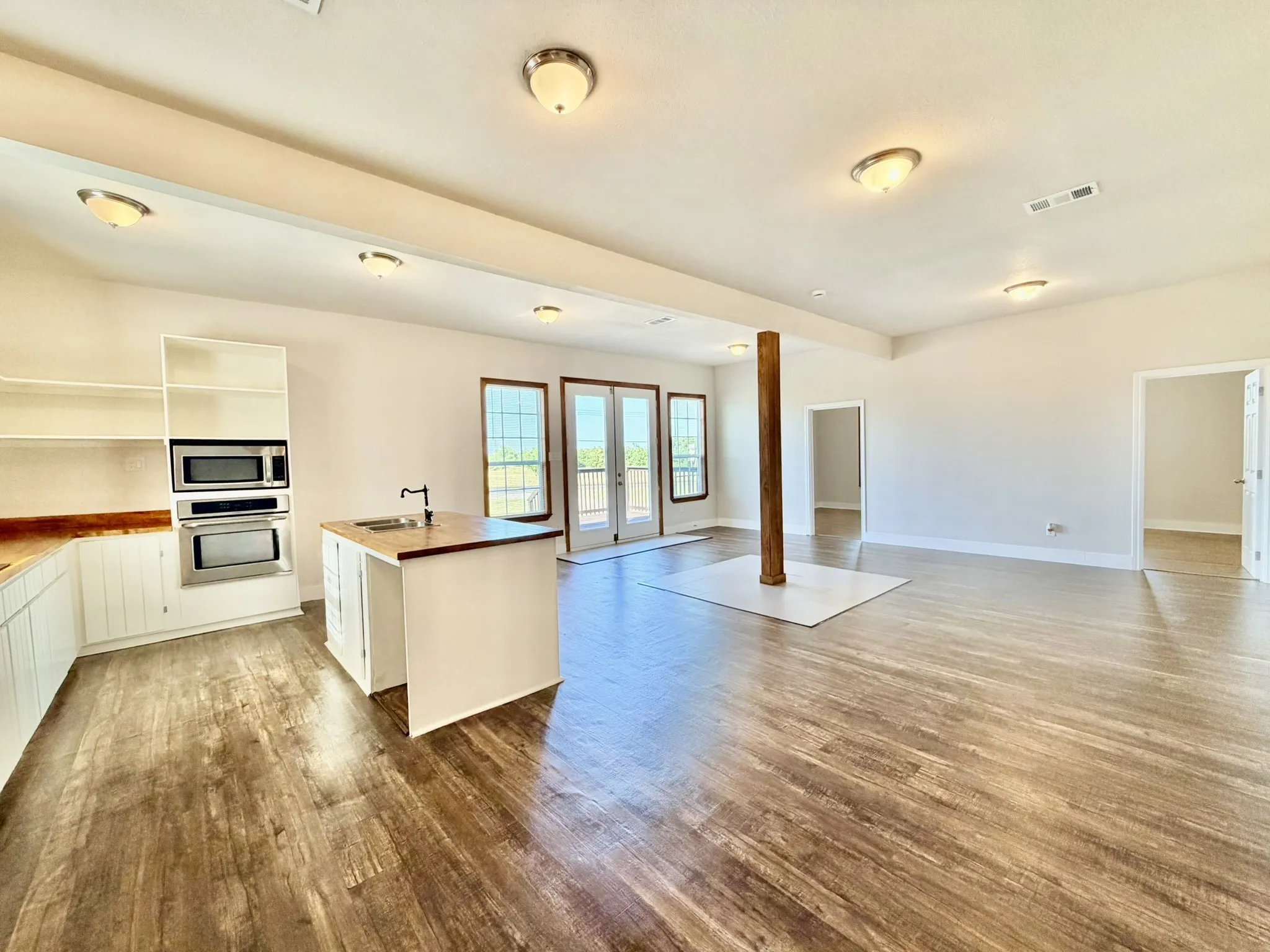 Single Family Residence For Rent in Grayson County , 26272 State Highway 56, Whitesboro, Texas 76273, 3 Bedroom, 2 Bathroom, Garage spaces, 1,435 Sqft, built in 1994, mls#21375783, Real Estate Agent in Whitesboro, Homes For Rent in Grayson county, Homes For Rent in Whitesboro, Realtor in Whitesboro Texas, Real Estate Brokerage Independent Realty Texas, Luminita Cordes Realtor