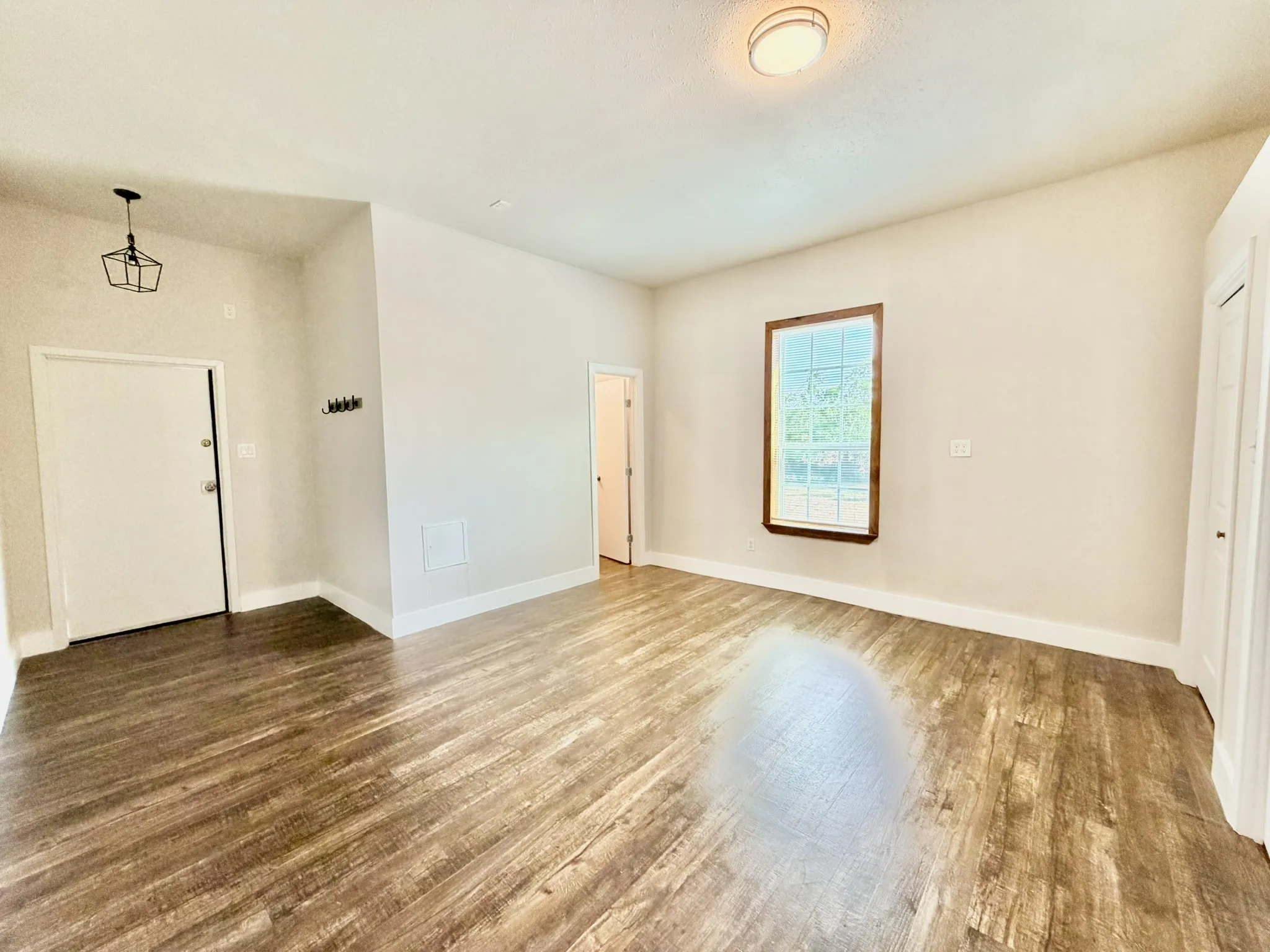 Single Family Residence For Rent in Grayson County , 26272 State Highway 56, Whitesboro, Texas 76273, 3 Bedroom, 2 Bathroom, Garage spaces, 1,435 Sqft, built in 1994, mls#21375783, Real Estate Agent in Whitesboro, Homes For Rent in Grayson county, Homes For Rent in Whitesboro, Realtor in Whitesboro Texas, Real Estate Brokerage Independent Realty Texas, Luminita Cordes Realtor