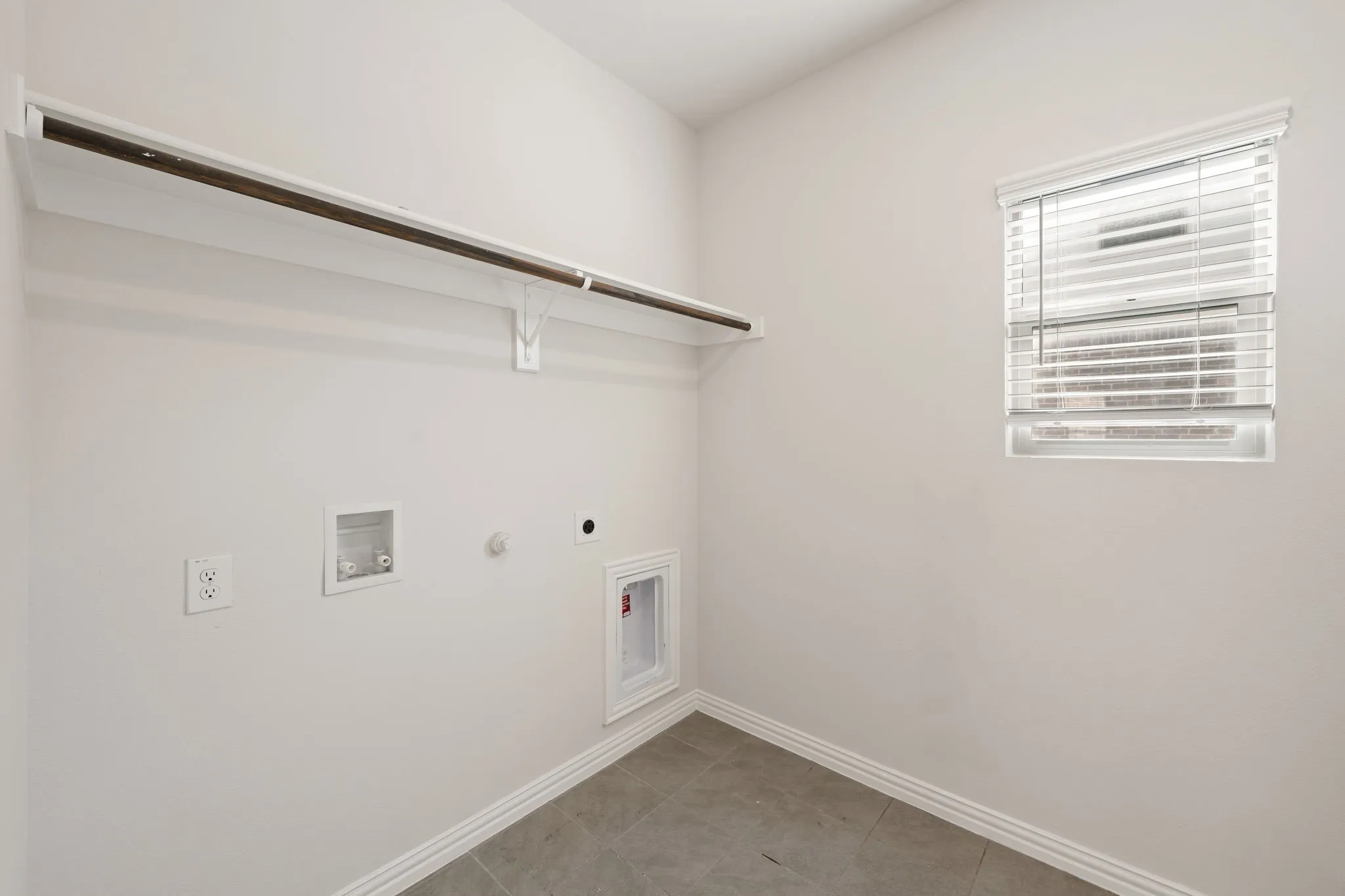 Single Family Residence For Rent in Rockwall County , 148 Lisa Lane, Royse City, Texas 75189, 4 Bedroom, 4 Bathroom, 2 Garage spaces, 3,111 Sqft, built in 2021, mls#21375601, Real Estate Agent in Royse City, Homes For Rent in Rockwall county, Homes For Rent in Royse City, Realtor in Royse City Texas, Real Estate Brokerage Independent Realty Texas, Luminita Cordes Realtor