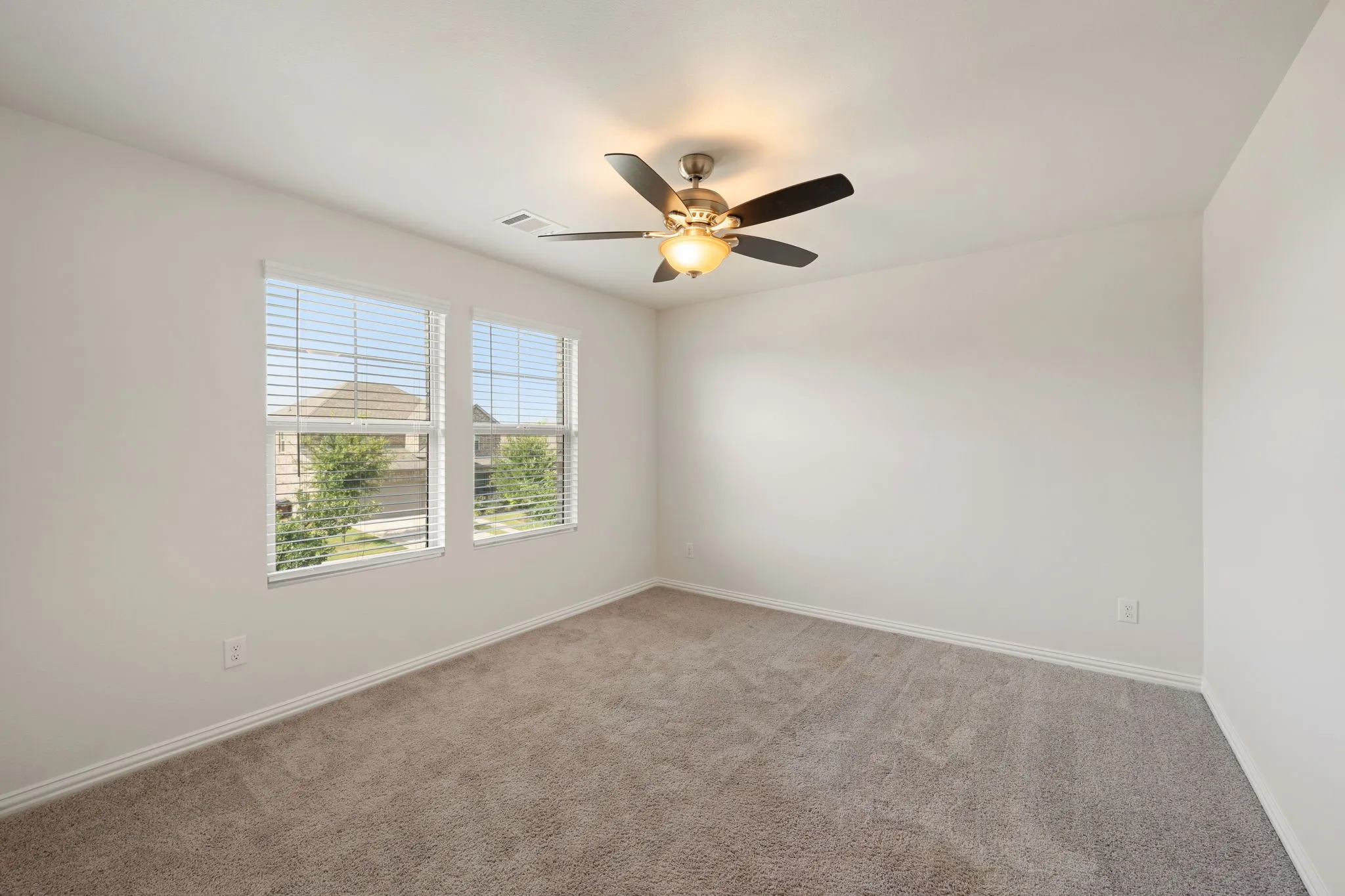 Single Family Residence For Rent in Rockwall County , 148 Lisa Lane, Royse City, Texas 75189, 4 Bedroom, 4 Bathroom, 2 Garage spaces, 3,111 Sqft, built in 2021, mls#21375601, Real Estate Agent in Royse City, Homes For Rent in Rockwall county, Homes For Rent in Royse City, Realtor in Royse City Texas, Real Estate Brokerage Independent Realty Texas, Luminita Cordes Realtor