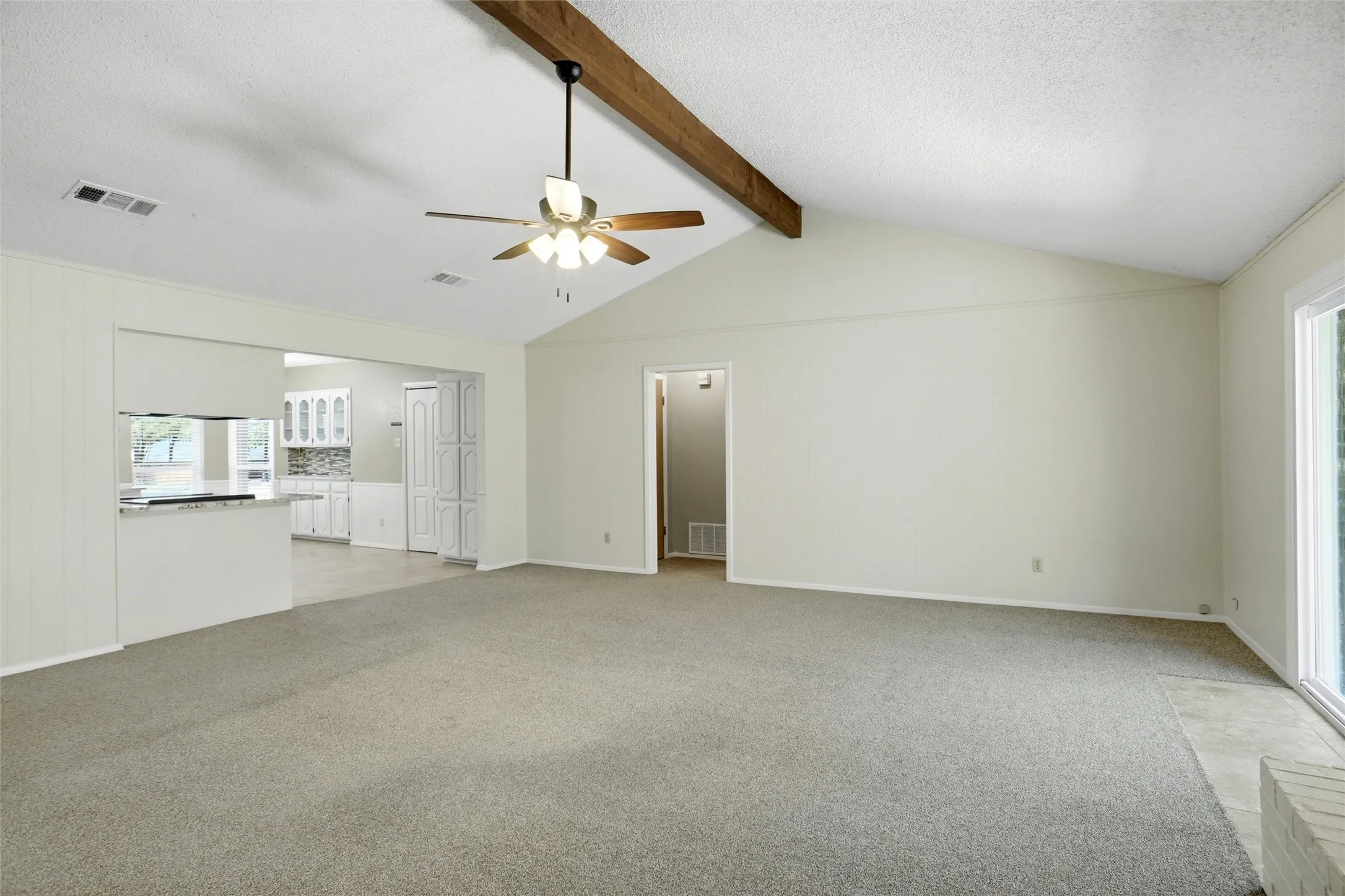 Single Family Residence For Rent in Tarrant County , 2958 Columbine Drive, Grapevine, Texas 76051, 3 Bedroom, 2 Bathroom, 2 Garage spaces, 1,894 Sqft, built in 1977, mls#21374276, Real Estate Agent in Grapevine, Homes For Rent in Tarrant county, Homes For Rent in Grapevine, Realtor in Grapevine Texas, Real Estate Brokerage Independent Realty Texas, Luminita Cordes Realtor
