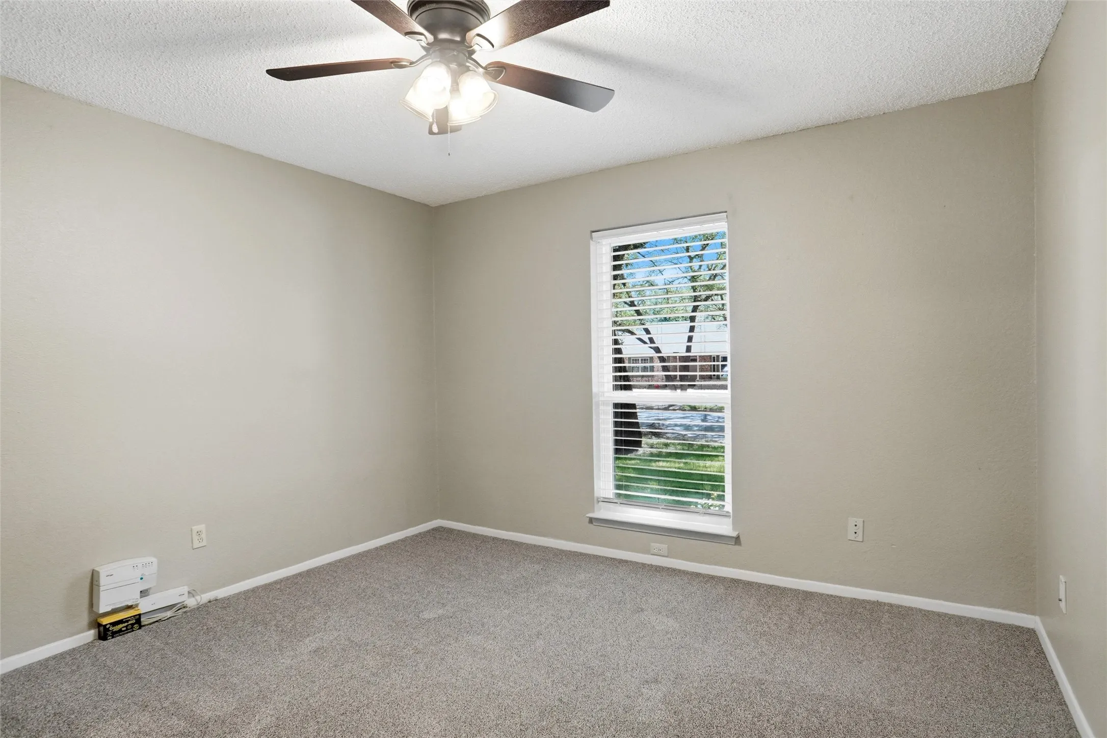 Single Family Residence For Rent in Tarrant County , 2958 Columbine Drive, Grapevine, Texas 76051, 3 Bedroom, 2 Bathroom, 2 Garage spaces, 1,894 Sqft, built in 1977, mls#21374276, Real Estate Agent in Grapevine, Homes For Rent in Tarrant county, Homes For Rent in Grapevine, Realtor in Grapevine Texas, Real Estate Brokerage Independent Realty Texas, Luminita Cordes Realtor