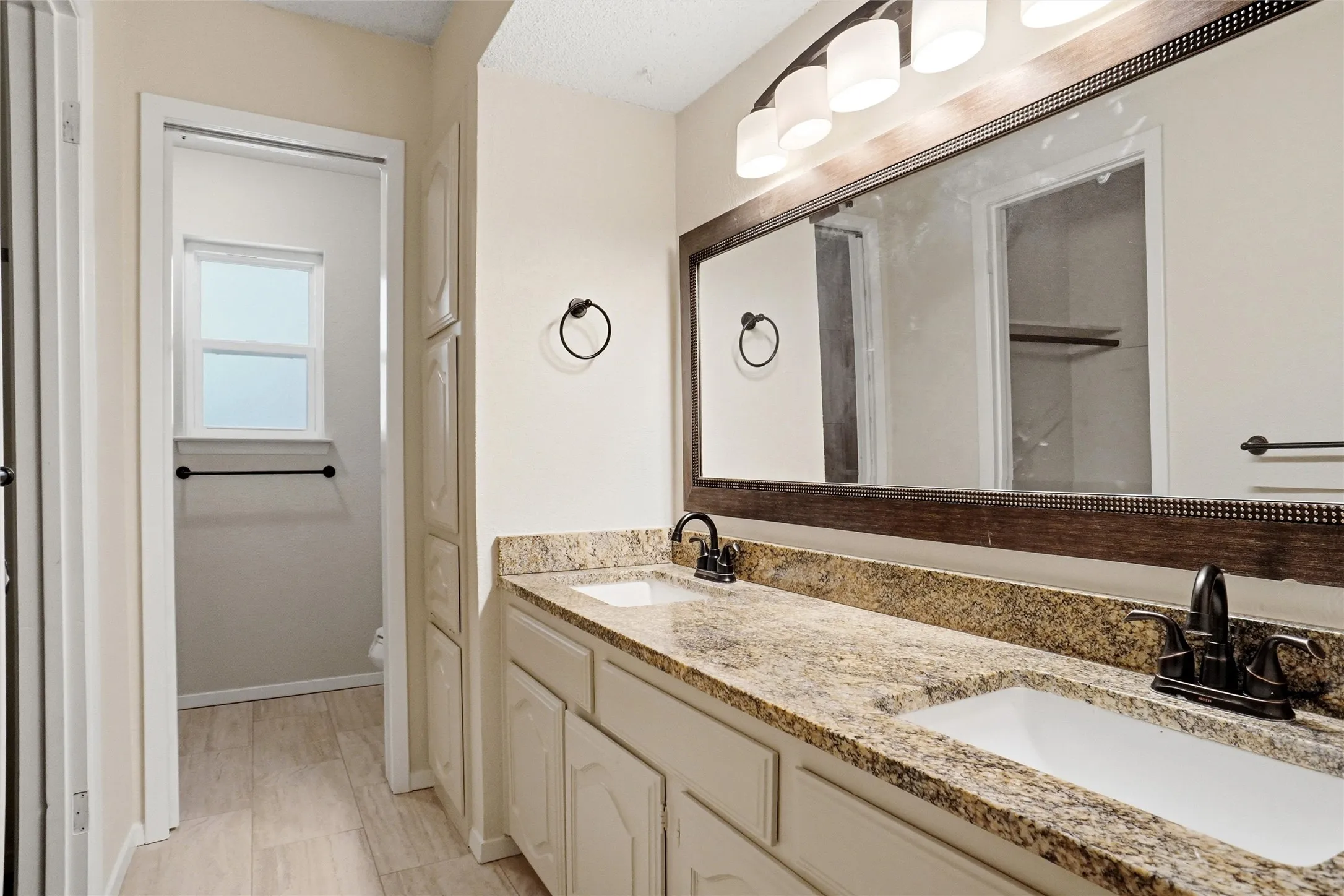 Single Family Residence For Rent in Tarrant County , 2958 Columbine Drive, Grapevine, Texas 76051, 3 Bedroom, 2 Bathroom, 2 Garage spaces, 1,894 Sqft, built in 1977, mls#21374276, Real Estate Agent in Grapevine, Homes For Rent in Tarrant county, Homes For Rent in Grapevine, Realtor in Grapevine Texas, Real Estate Brokerage Independent Realty Texas, Luminita Cordes Realtor