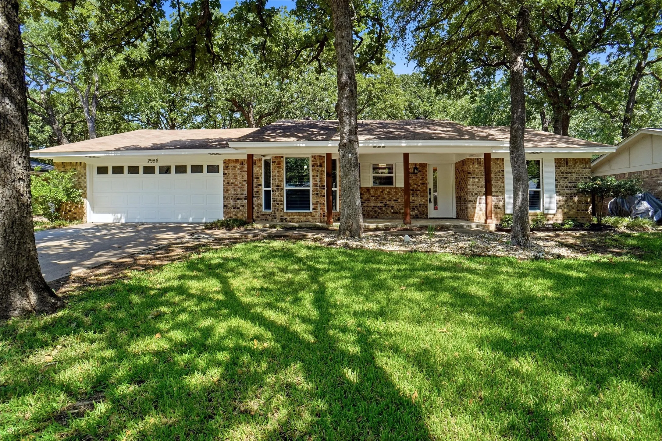 Single Family Residence For Rent in Tarrant County , 2958 Columbine Drive, Grapevine, Texas 76051, 3 Bedroom, 2 Bathroom, 2 Garage spaces, 1,894 Sqft, built in 1977, mls#21374276, Real Estate Agent in Grapevine, Homes For Rent in Tarrant county, Homes For Rent in Grapevine, Realtor in Grapevine Texas, Real Estate Brokerage Independent Realty Texas, Luminita Cordes Realtor