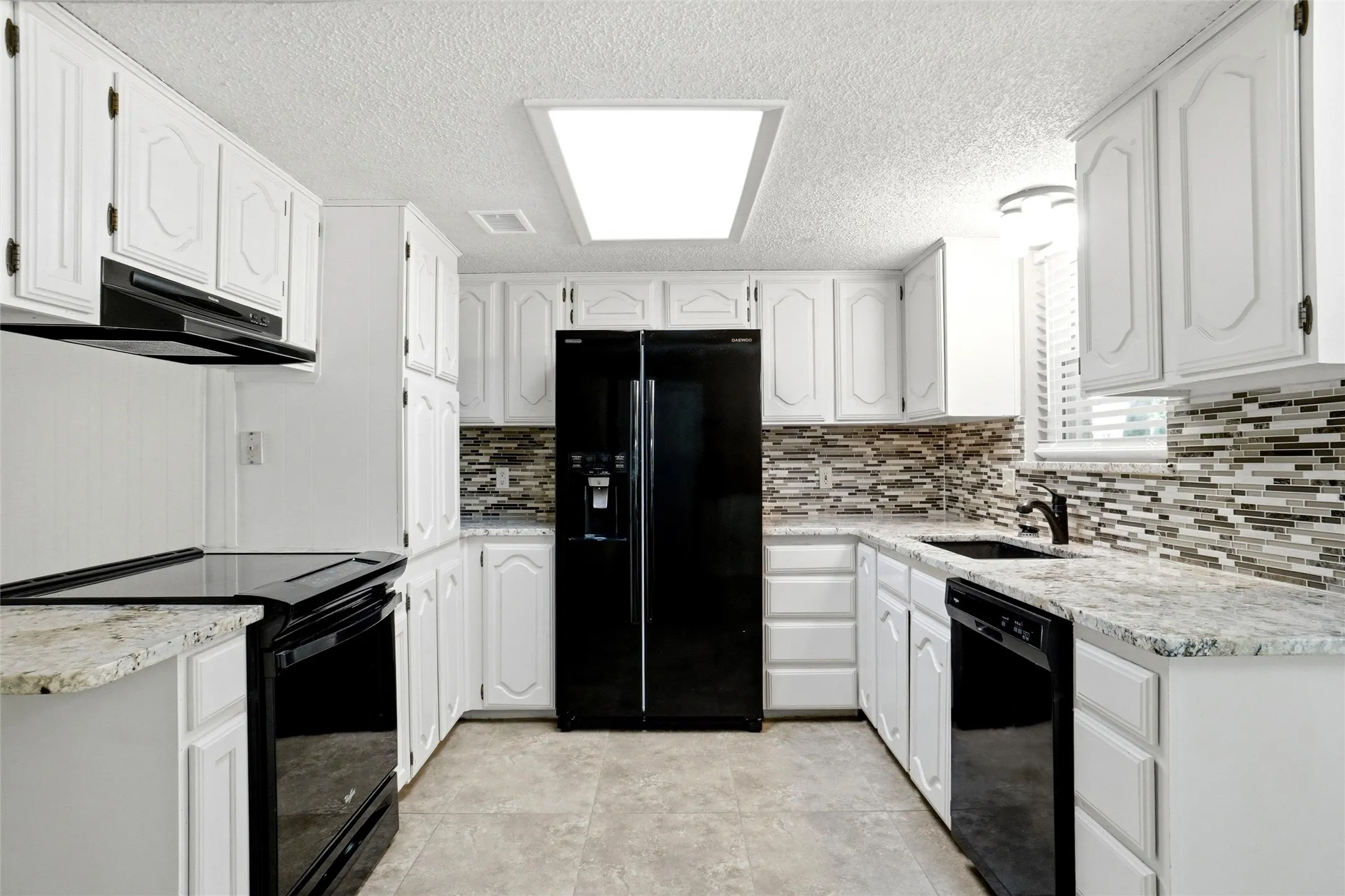 Single Family Residence For Rent in Tarrant County , 2958 Columbine Drive, Grapevine, Texas 76051, 3 Bedroom, 2 Bathroom, 2 Garage spaces, 1,894 Sqft, built in 1977, mls#21374276, Real Estate Agent in Grapevine, Homes For Rent in Tarrant county, Homes For Rent in Grapevine, Realtor in Grapevine Texas, Real Estate Brokerage Independent Realty Texas, Luminita Cordes Realtor