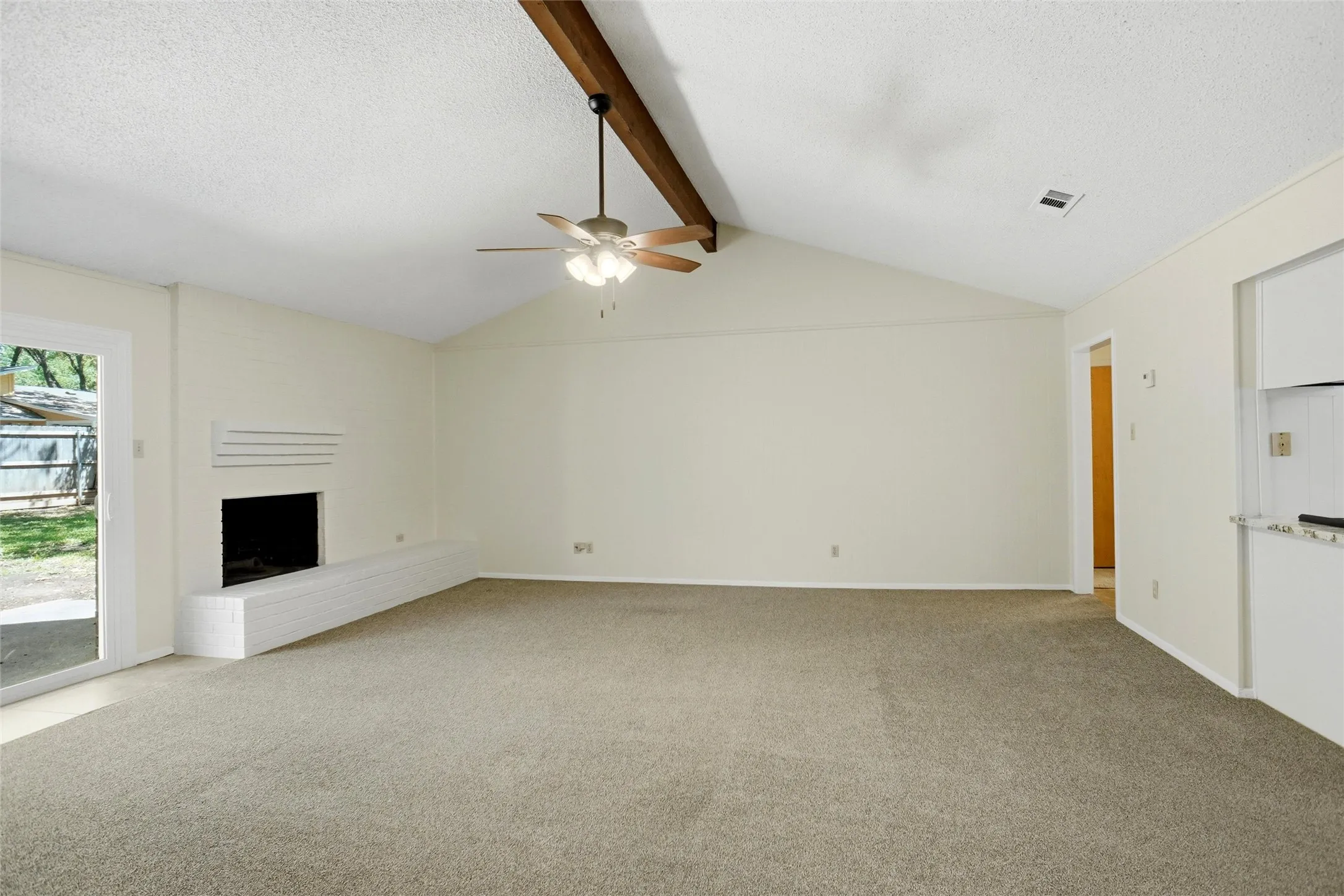 Single Family Residence For Rent in Tarrant County , 2958 Columbine Drive, Grapevine, Texas 76051, 3 Bedroom, 2 Bathroom, 2 Garage spaces, 1,894 Sqft, built in 1977, mls#21374276, Real Estate Agent in Grapevine, Homes For Rent in Tarrant county, Homes For Rent in Grapevine, Realtor in Grapevine Texas, Real Estate Brokerage Independent Realty Texas, Luminita Cordes Realtor