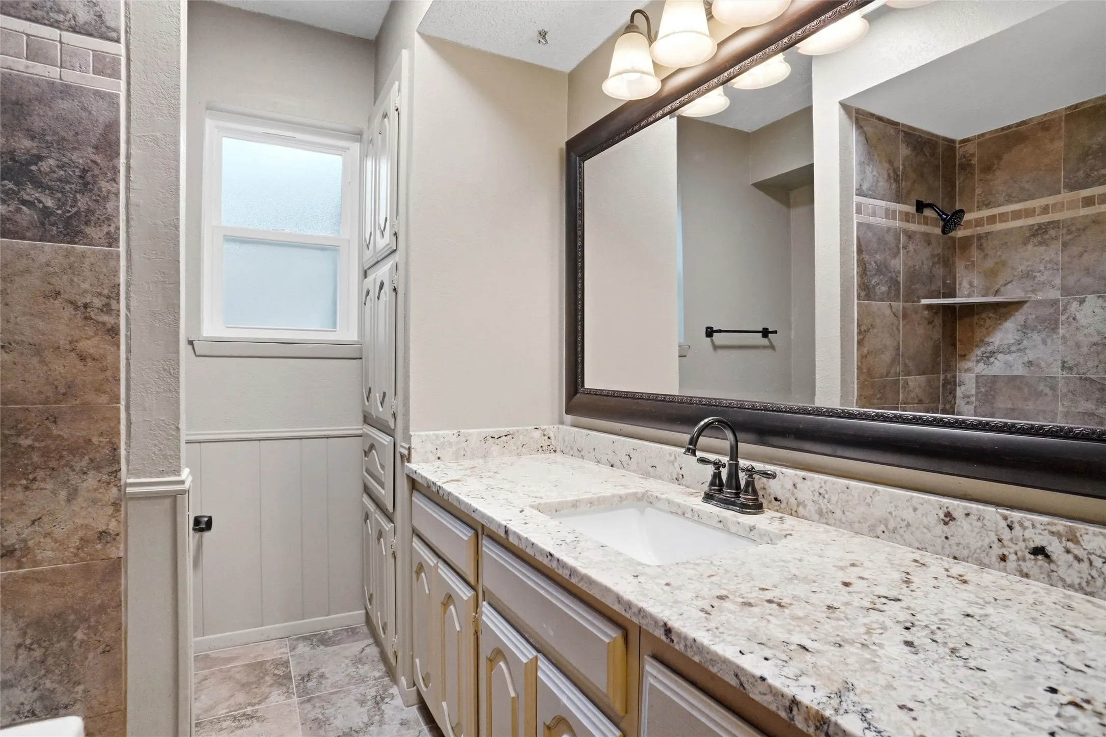 Single Family Residence For Rent in Tarrant County , 2958 Columbine Drive, Grapevine, Texas 76051, 3 Bedroom, 2 Bathroom, 2 Garage spaces, 1,894 Sqft, built in 1977, mls#21374276, Real Estate Agent in Grapevine, Homes For Rent in Tarrant county, Homes For Rent in Grapevine, Realtor in Grapevine Texas, Real Estate Brokerage Independent Realty Texas, Luminita Cordes Realtor