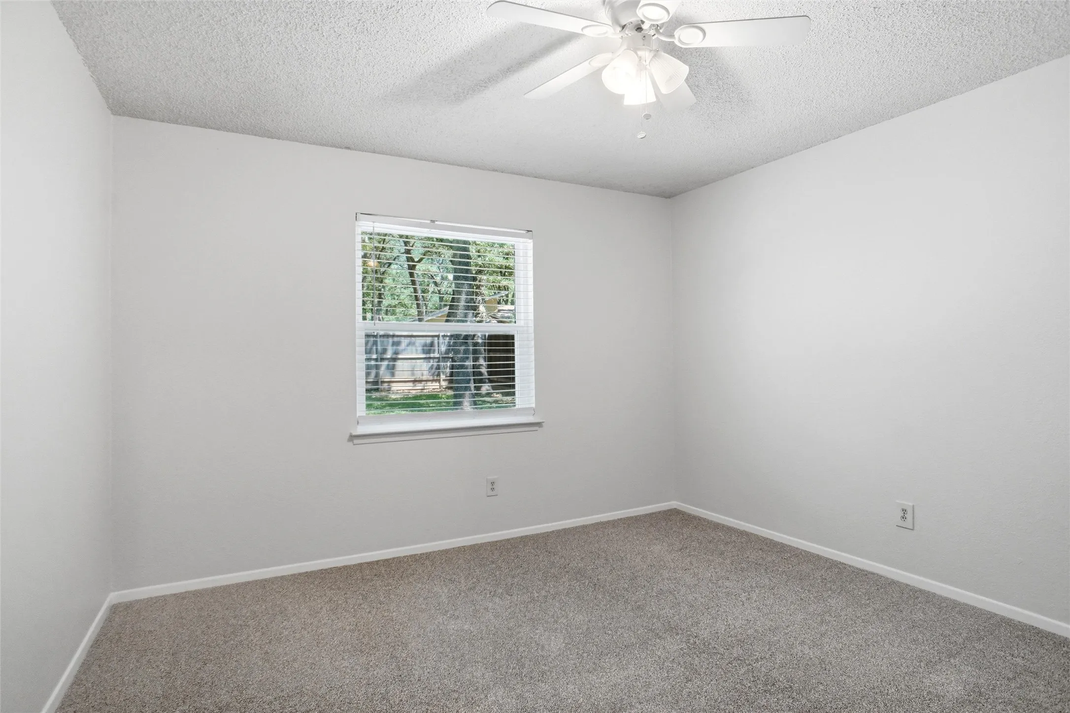 Single Family Residence For Rent in Tarrant County , 2958 Columbine Drive, Grapevine, Texas 76051, 3 Bedroom, 2 Bathroom, 2 Garage spaces, 1,894 Sqft, built in 1977, mls#21374276, Real Estate Agent in Grapevine, Homes For Rent in Tarrant county, Homes For Rent in Grapevine, Realtor in Grapevine Texas, Real Estate Brokerage Independent Realty Texas, Luminita Cordes Realtor