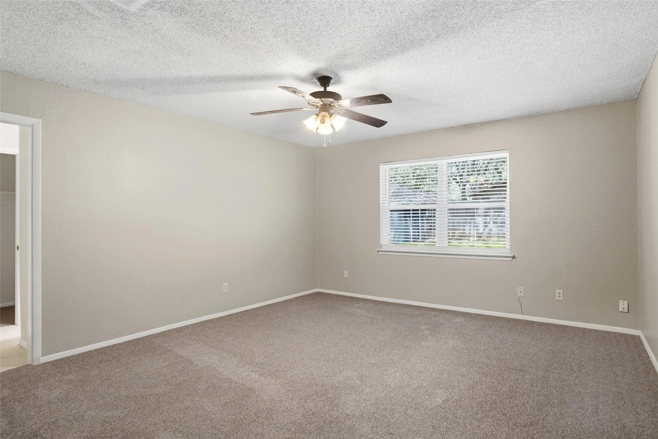 Single Family Residence For Rent in Tarrant County , 2958 Columbine Drive, Grapevine, Texas 76051, 3 Bedroom, 2 Bathroom, 2 Garage spaces, 1,894 Sqft, built in 1977, mls#21374276, Real Estate Agent in Grapevine, Homes For Rent in Tarrant county, Homes For Rent in Grapevine, Realtor in Grapevine Texas, Real Estate Brokerage Independent Realty Texas, Luminita Cordes Realtor