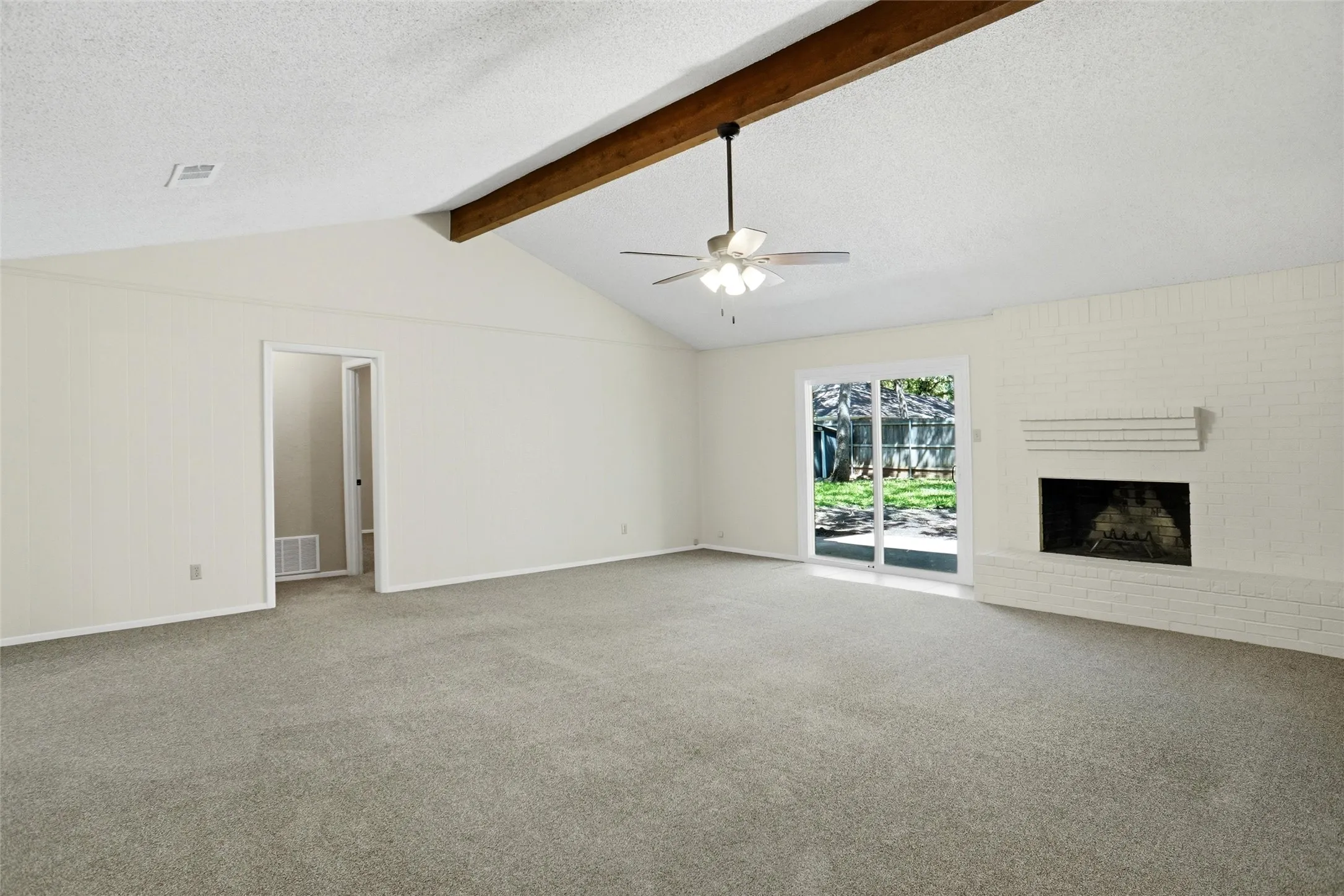 Single Family Residence For Rent in Tarrant County , 2958 Columbine Drive, Grapevine, Texas 76051, 3 Bedroom, 2 Bathroom, 2 Garage spaces, 1,894 Sqft, built in 1977, mls#21374276, Real Estate Agent in Grapevine, Homes For Rent in Tarrant county, Homes For Rent in Grapevine, Realtor in Grapevine Texas, Real Estate Brokerage Independent Realty Texas, Luminita Cordes Realtor