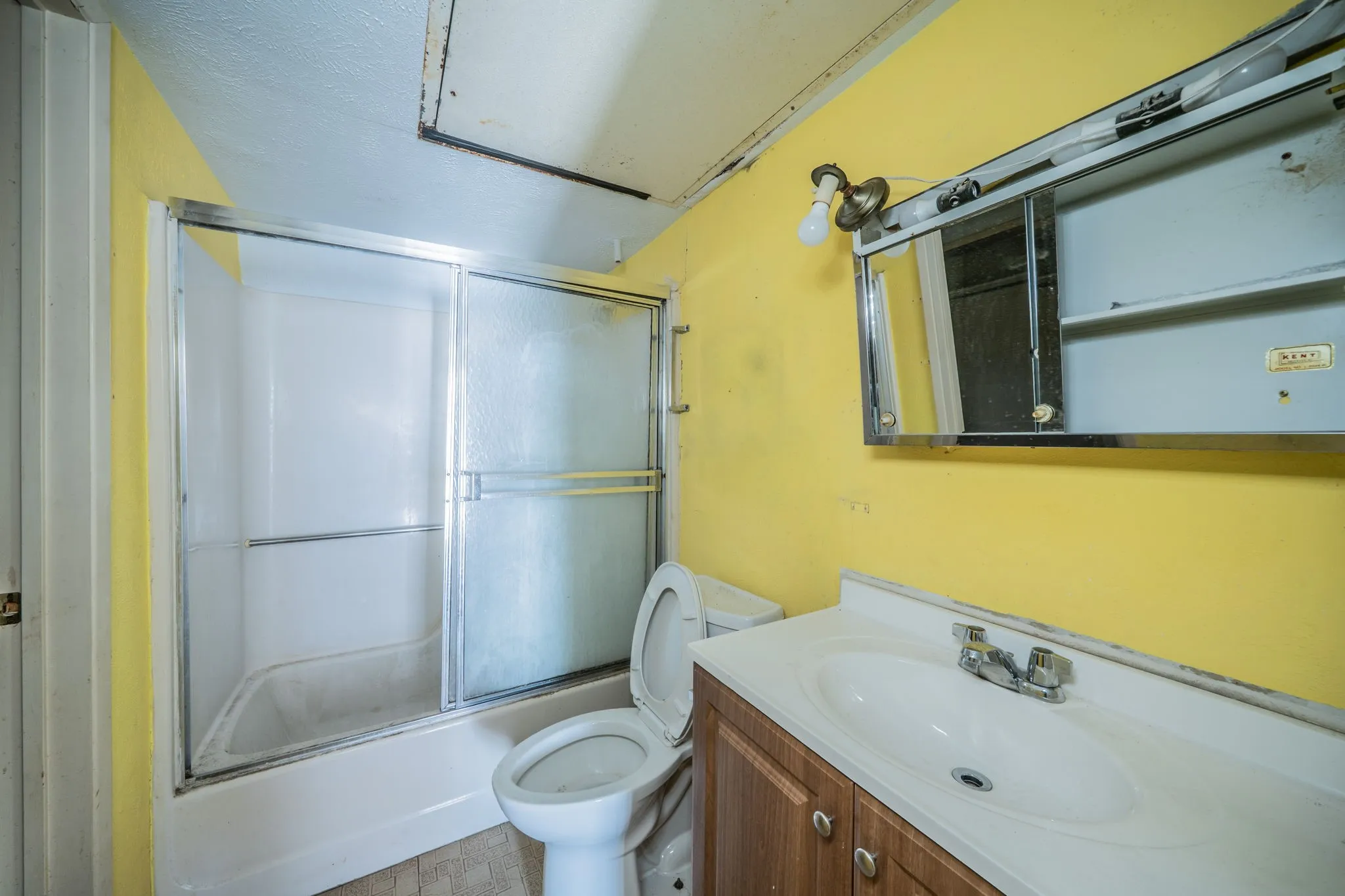 Single Family Residence For Sale in Tarrant County , 2031 Sharpshire Lane, Arlington, Texas 76014, 3 Bedroom, 1 Bathroom, 1 Garage spaces, 1,130 Sqft, built in 1982, mls#21375792, Real Estate Agent in Arlington, Homes For Sale in Tarrant county, Homes For Sale in Arlington, Realtor in Arlington Texas, Real Estate Brokerage Independent Realty Texas, Luminita Cordes Realtor