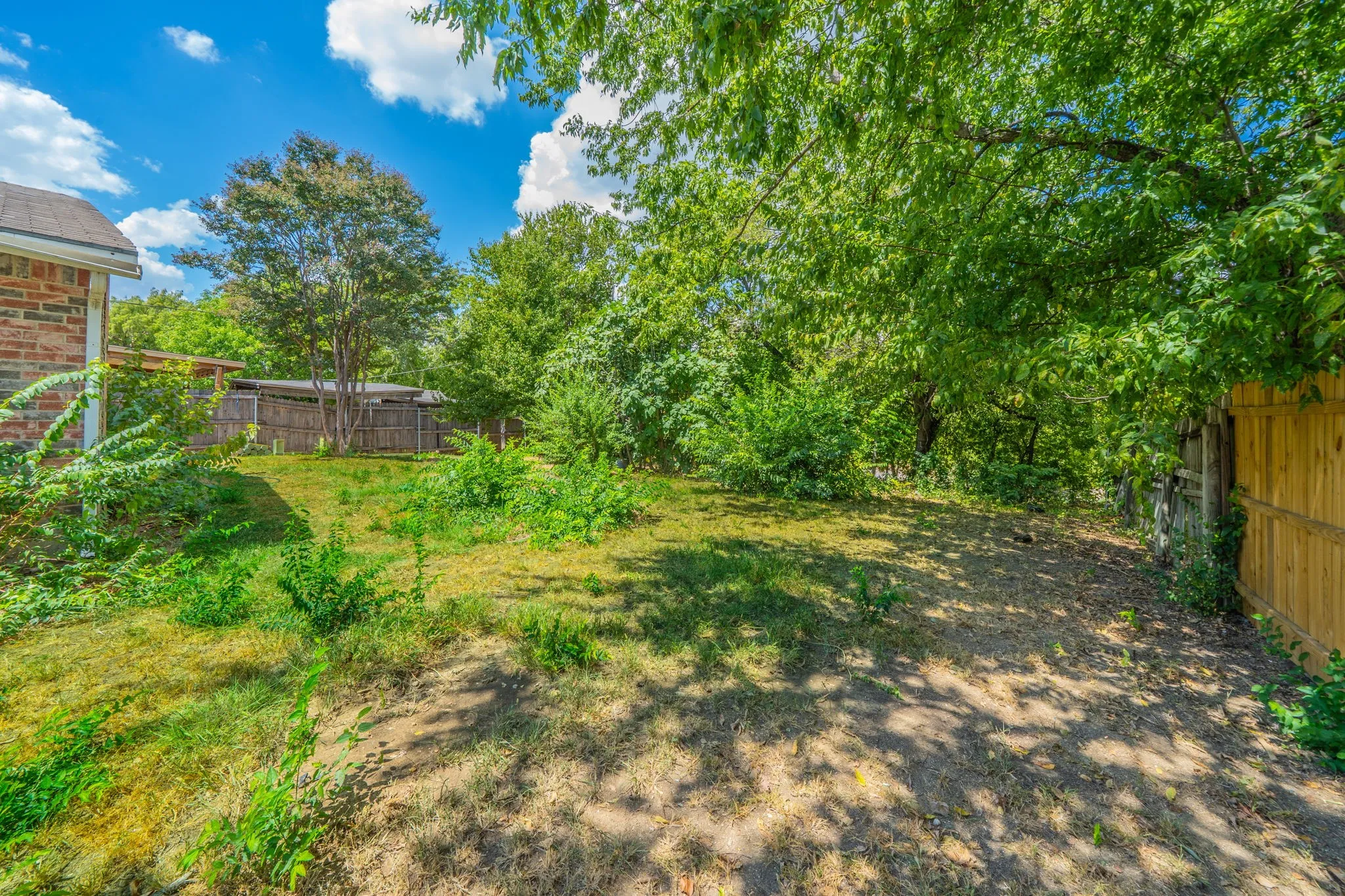 Single Family Residence For Sale in Tarrant County , 2031 Sharpshire Lane, Arlington, Texas 76014, 3 Bedroom, 1 Bathroom, 1 Garage spaces, 1,130 Sqft, built in 1982, mls#21375792, Real Estate Agent in Arlington, Homes For Sale in Tarrant county, Homes For Sale in Arlington, Realtor in Arlington Texas, Real Estate Brokerage Independent Realty Texas, Luminita Cordes Realtor