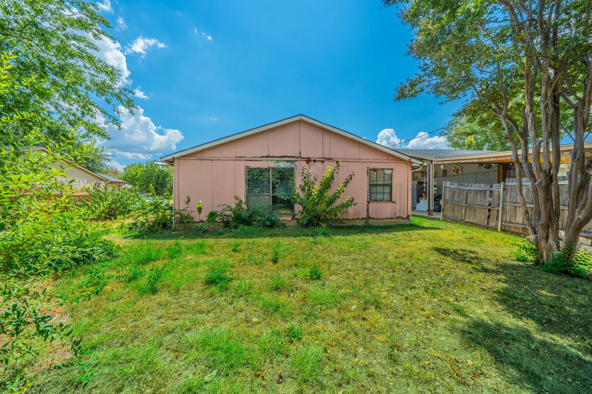 Single Family Residence For Sale in Tarrant County , 2031 Sharpshire Lane, Arlington, Texas 76014, 3 Bedroom, 1 Bathroom, 1 Garage spaces, 1,130 Sqft, built in 1982, mls#21375792, Real Estate Agent in Arlington, Homes For Sale in Tarrant county, Homes For Sale in Arlington, Realtor in Arlington Texas, Real Estate Brokerage Independent Realty Texas, Luminita Cordes Realtor