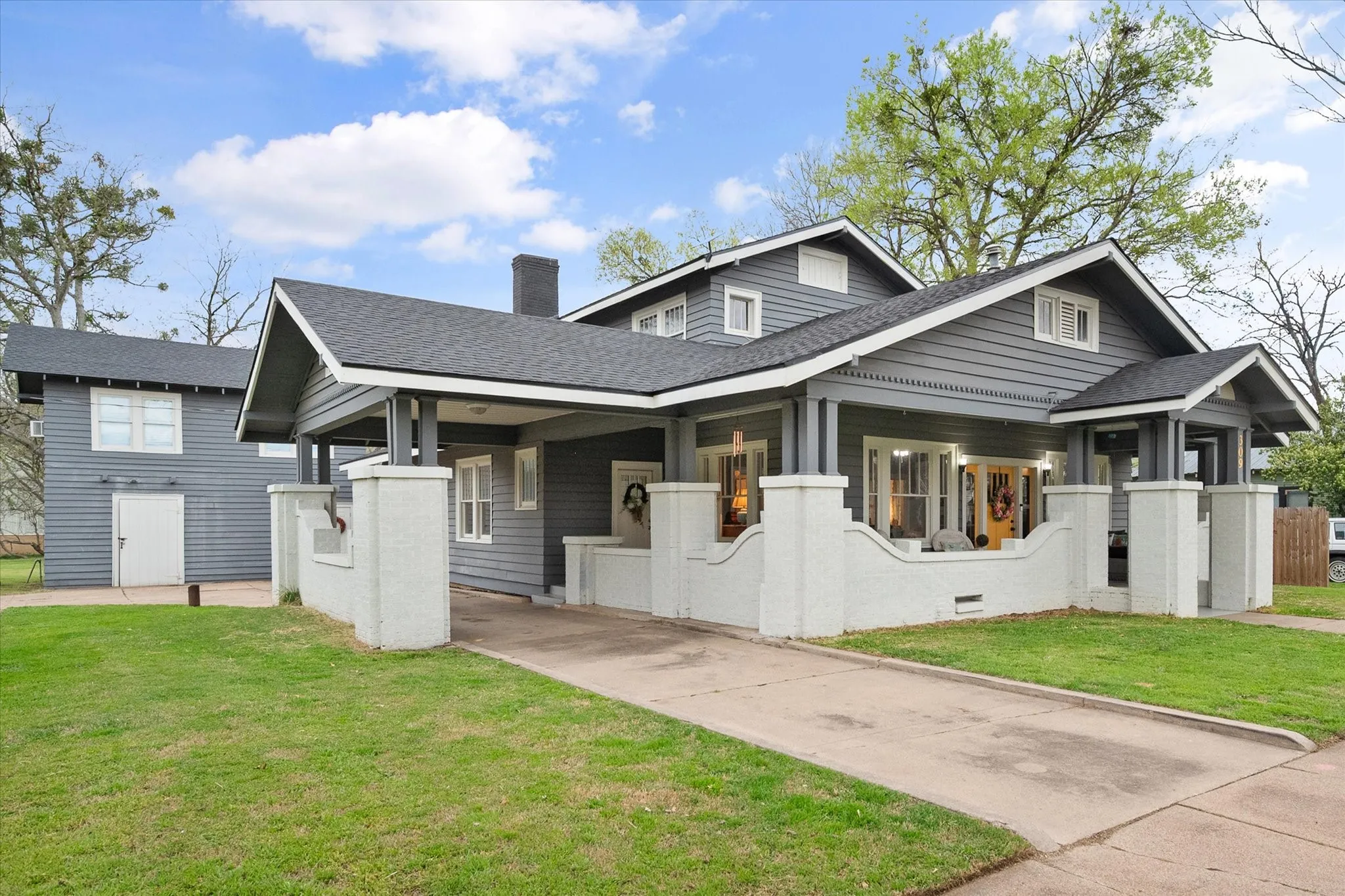 Single Family Residence For Sale in Freestone County , 309 S Avenue B, Wortham, Texas 76693, 4 Bedroom, 3 Bathroom, Garage spaces, 2,536 Sqft, built in 1945, mls#21367636, Real Estate Agent in Wortham, Homes For Sale in Freestone county, Homes For Sale in Wortham, Realtor in Wortham Texas, Real Estate Brokerage Independent Realty Texas, Luminita Cordes Realtor