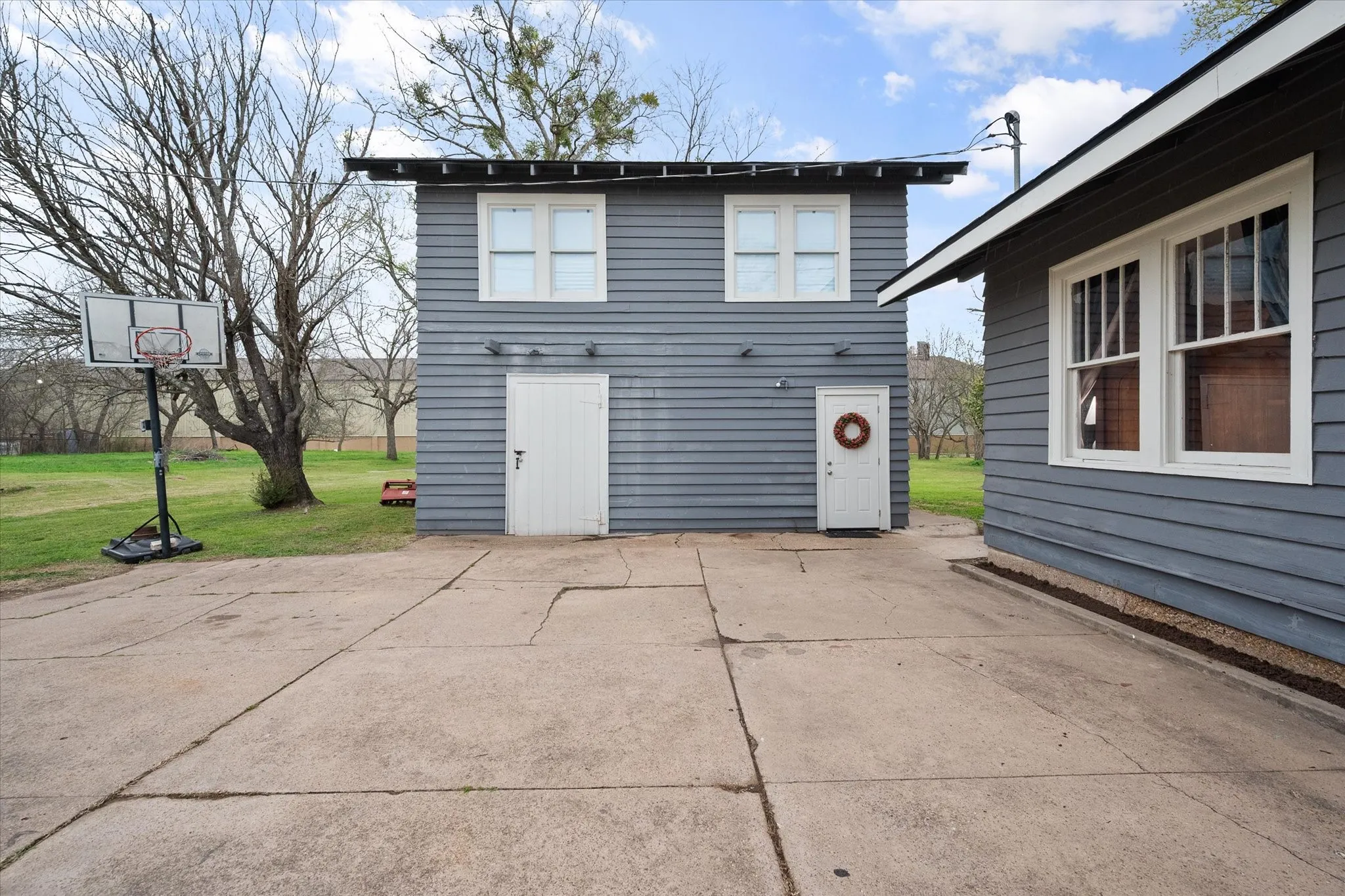 Single Family Residence For Sale in Freestone County , 309 S Avenue B, Wortham, Texas 76693, 4 Bedroom, 3 Bathroom, Garage spaces, 2,536 Sqft, built in 1945, mls#21367636, Real Estate Agent in Wortham, Homes For Sale in Freestone county, Homes For Sale in Wortham, Realtor in Wortham Texas, Real Estate Brokerage Independent Realty Texas, Luminita Cordes Realtor