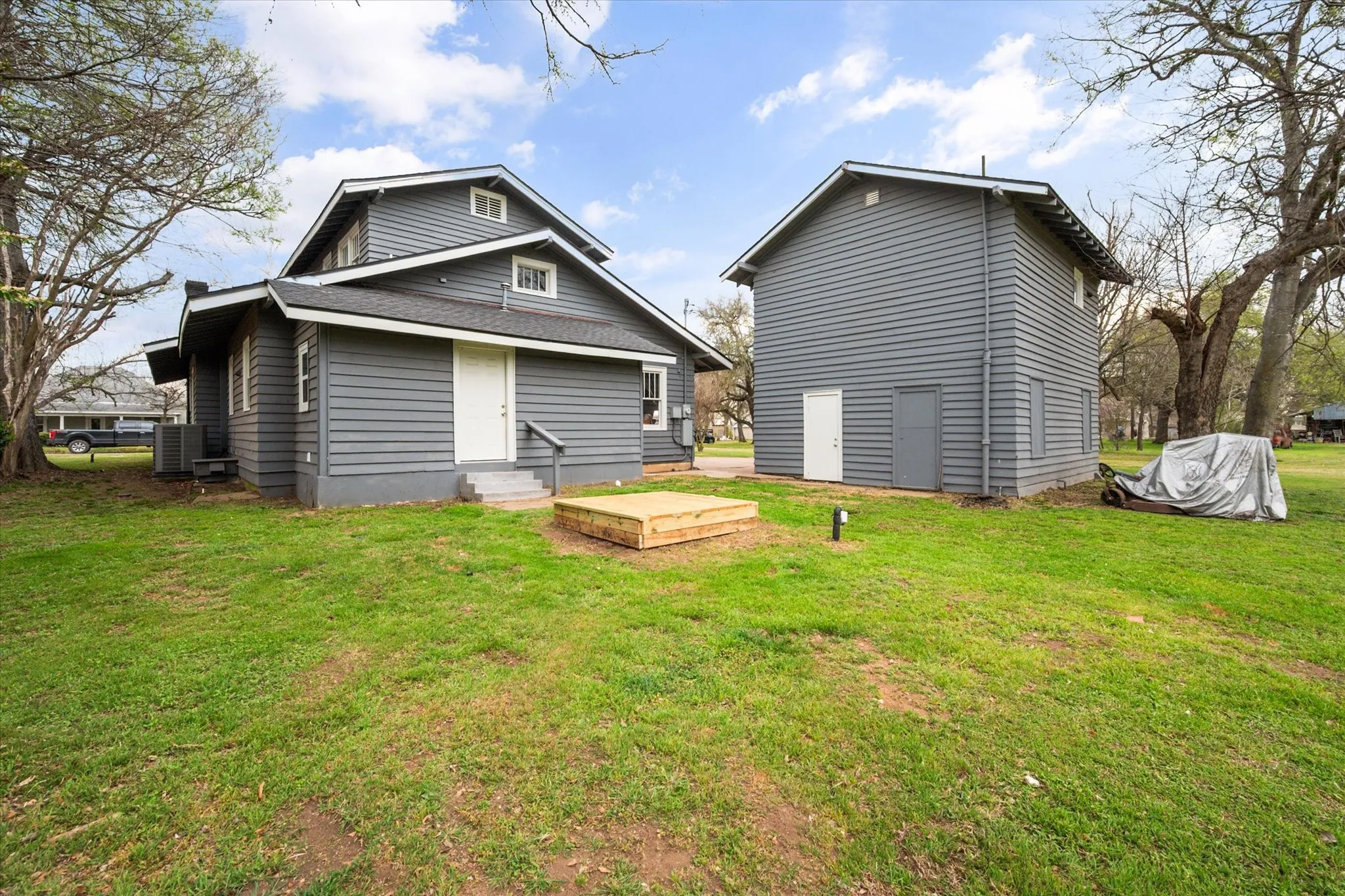 Single Family Residence For Sale in Freestone County , 309 S Avenue B, Wortham, Texas 76693, 4 Bedroom, 3 Bathroom, Garage spaces, 2,536 Sqft, built in 1945, mls#21367636, Real Estate Agent in Wortham, Homes For Sale in Freestone county, Homes For Sale in Wortham, Realtor in Wortham Texas, Real Estate Brokerage Independent Realty Texas, Luminita Cordes Realtor