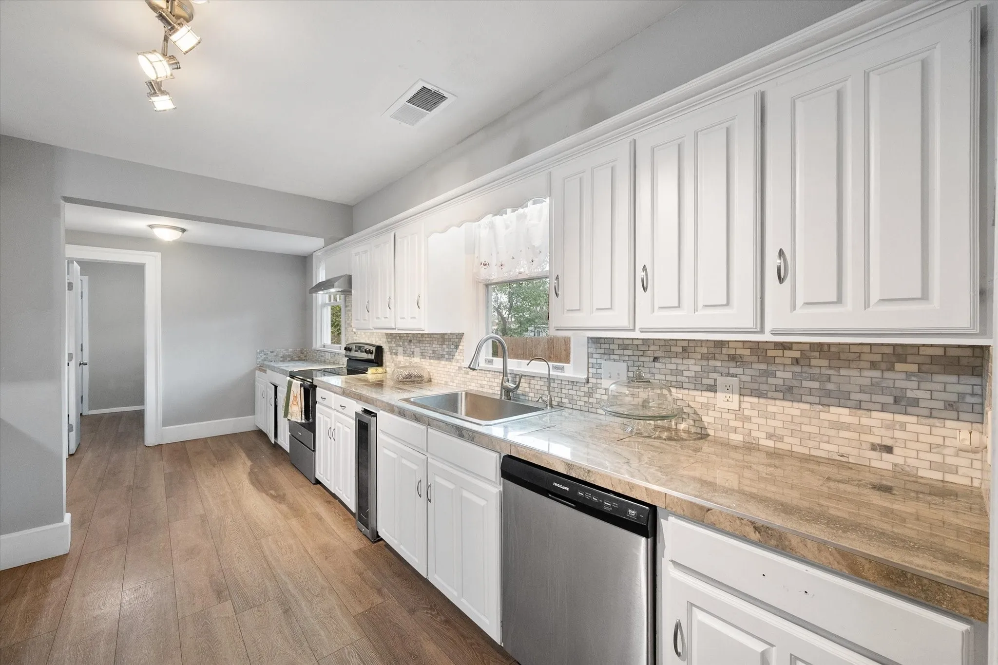 Single Family Residence For Sale in Freestone County , 309 S Avenue B, Wortham, Texas 76693, 4 Bedroom, 3 Bathroom, Garage spaces, 2,536 Sqft, built in 1945, mls#21367636, Real Estate Agent in Wortham, Homes For Sale in Freestone county, Homes For Sale in Wortham, Realtor in Wortham Texas, Real Estate Brokerage Independent Realty Texas, Luminita Cordes Realtor
