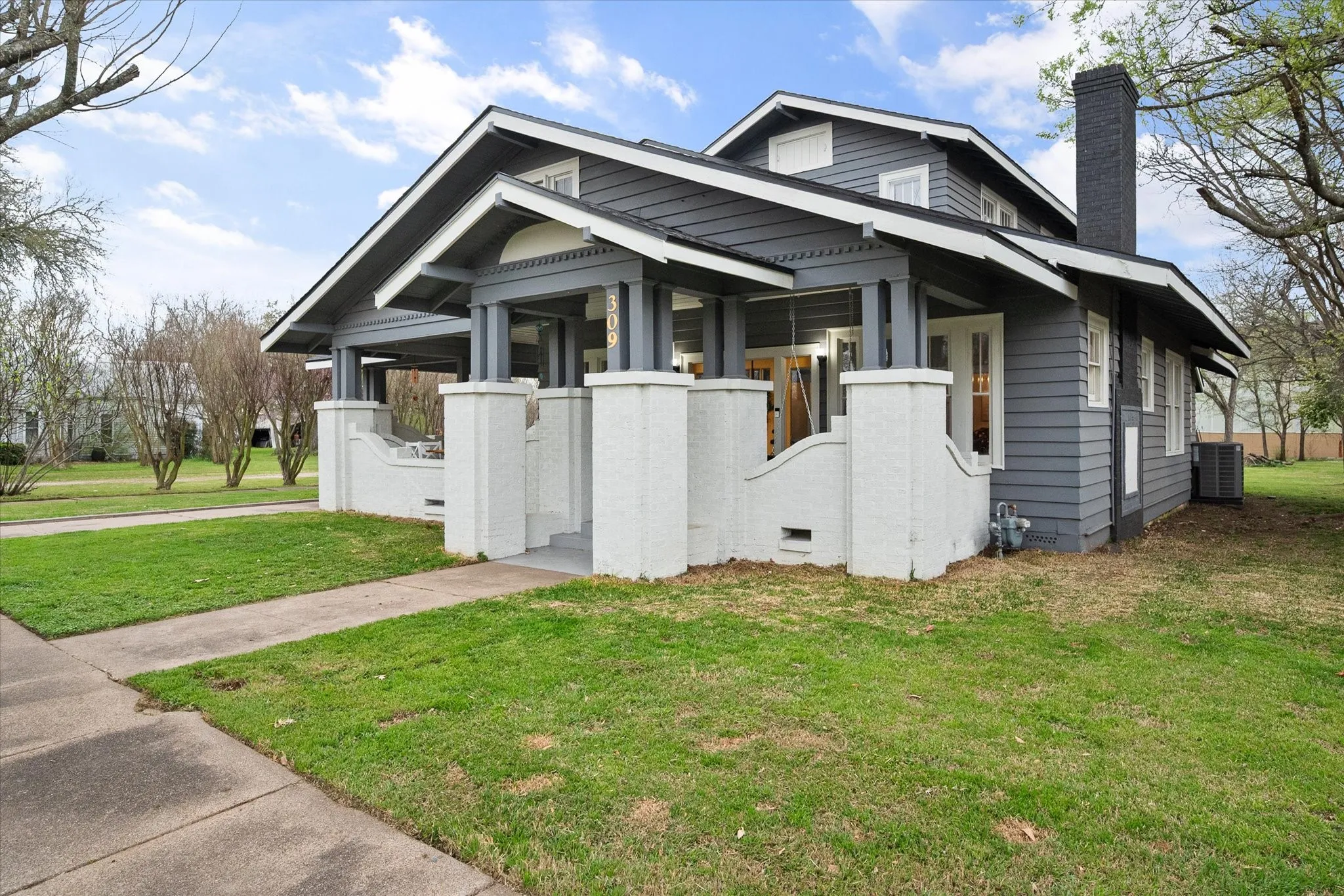Single Family Residence For Sale in Freestone County , 309 S Avenue B, Wortham, Texas 76693, 4 Bedroom, 3 Bathroom, Garage spaces, 2,536 Sqft, built in 1945, mls#21367636, Real Estate Agent in Wortham, Homes For Sale in Freestone county, Homes For Sale in Wortham, Realtor in Wortham Texas, Real Estate Brokerage Independent Realty Texas, Luminita Cordes Realtor