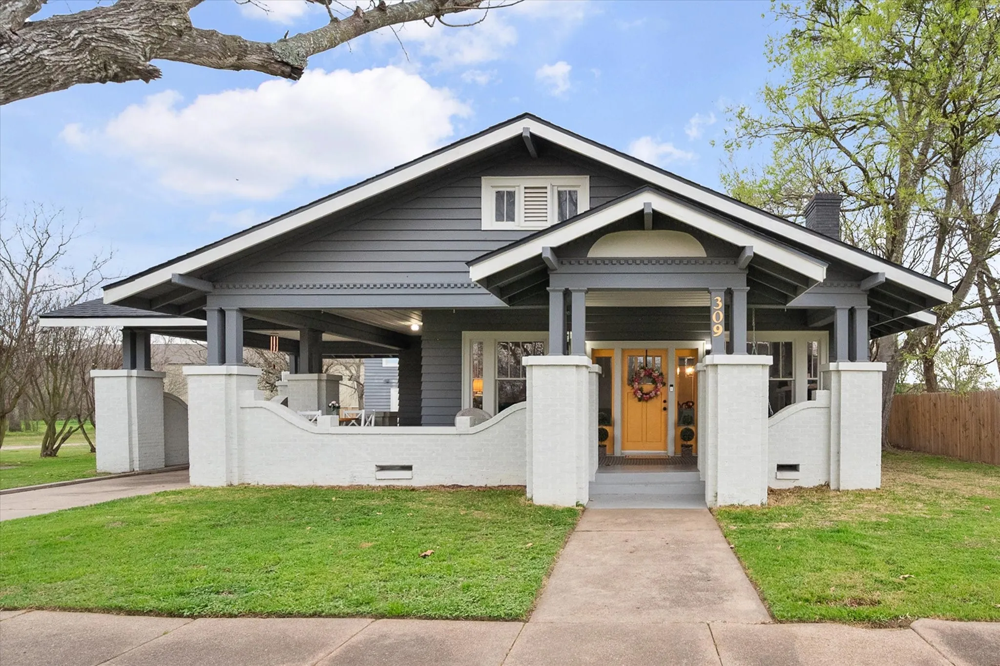 Single Family Residence For Sale in Freestone County , 309 S Avenue B, Wortham, Texas 76693, 4 Bedroom, 3 Bathroom, Garage spaces, 2,536 Sqft, built in 1945, mls#21367636, Real Estate Agent in Wortham, Homes For Sale in Freestone county, Homes For Sale in Wortham, Realtor in Wortham Texas, Real Estate Brokerage Independent Realty Texas, Luminita Cordes Realtor