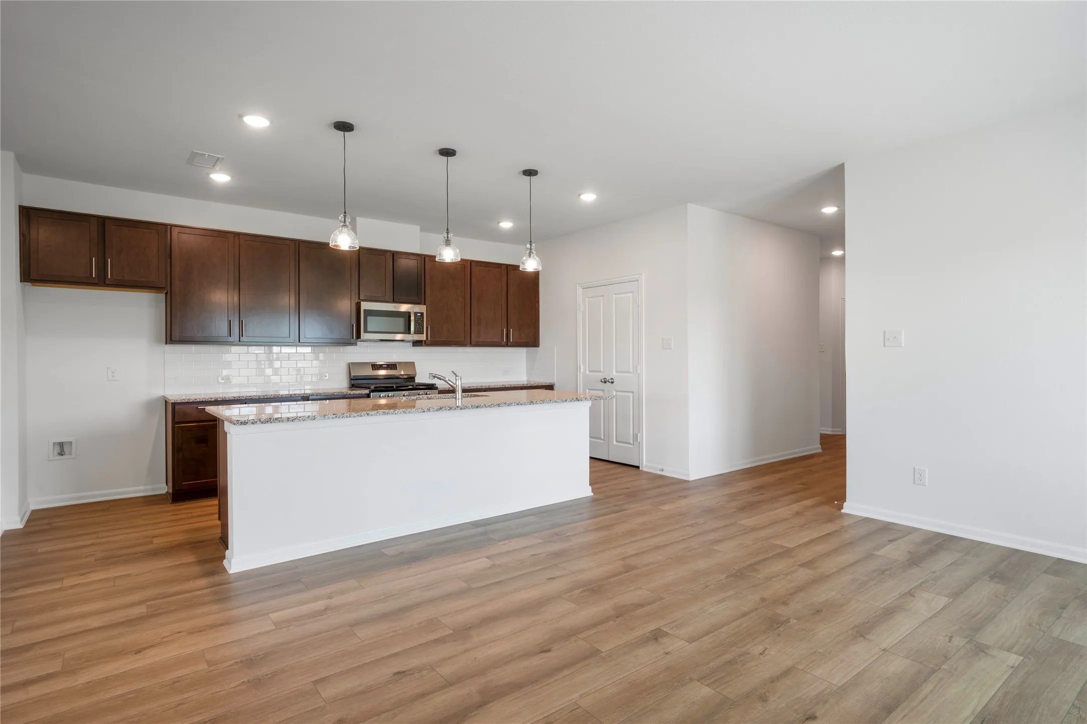 Single Family Residence For Rent in Grayson County , 2110 Ridgecrest Lane, Sherman, Texas 75092, 4 Bedroom, 2 Bathroom, 2 Garage spaces, 1,800 Sqft, built in 2024, mls#21374779, Real Estate Agent in Sherman, Homes For Rent in Grayson county, Homes For Rent in Sherman, Realtor in Sherman Texas, Real Estate Brokerage Independent Realty Texas, Luminita Cordes Realtor
