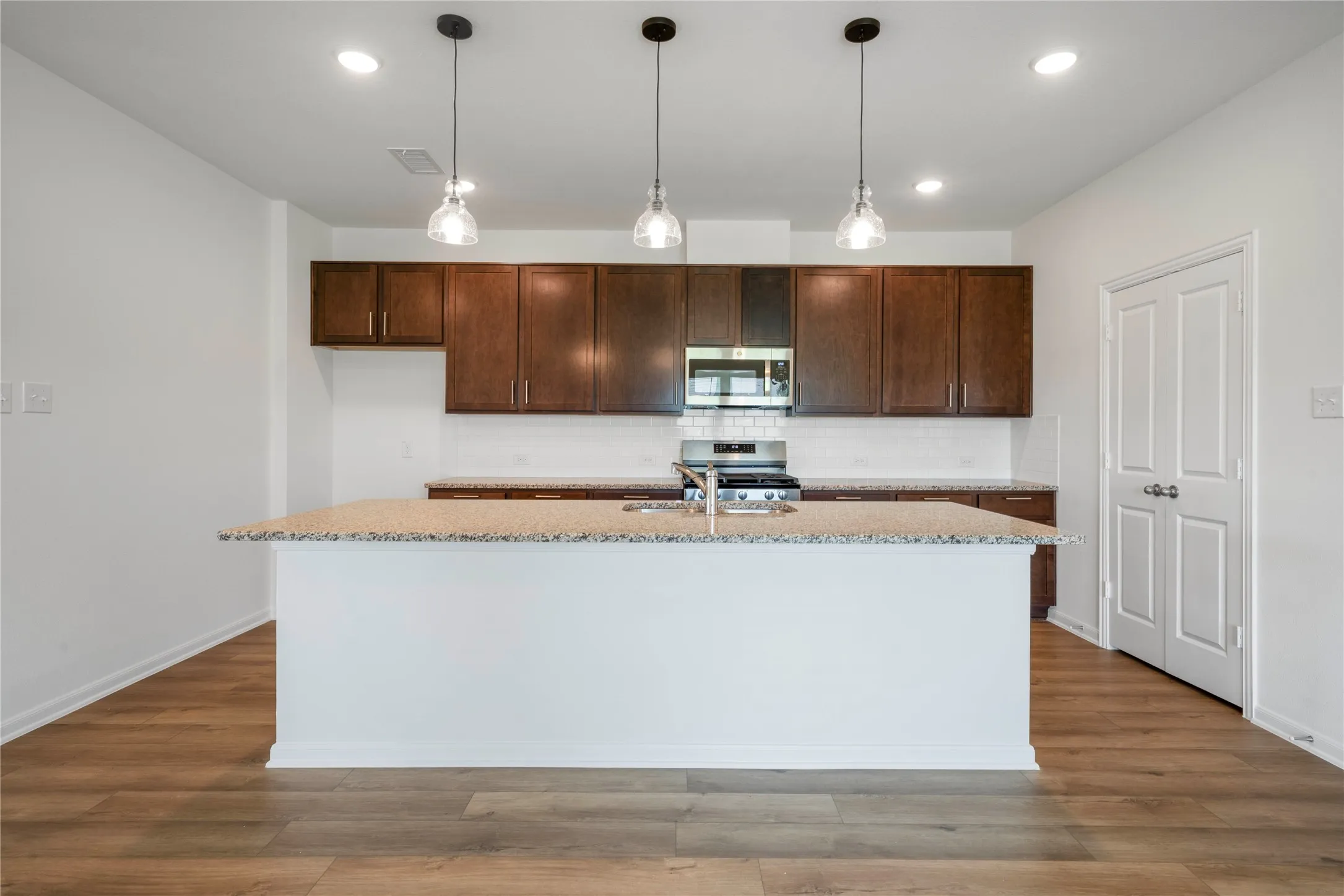 Single Family Residence For Rent in Grayson County , 2110 Ridgecrest Lane, Sherman, Texas 75092, 4 Bedroom, 2 Bathroom, 2 Garage spaces, 1,800 Sqft, built in 2024, mls#21374779, Real Estate Agent in Sherman, Homes For Rent in Grayson county, Homes For Rent in Sherman, Realtor in Sherman Texas, Real Estate Brokerage Independent Realty Texas, Luminita Cordes Realtor