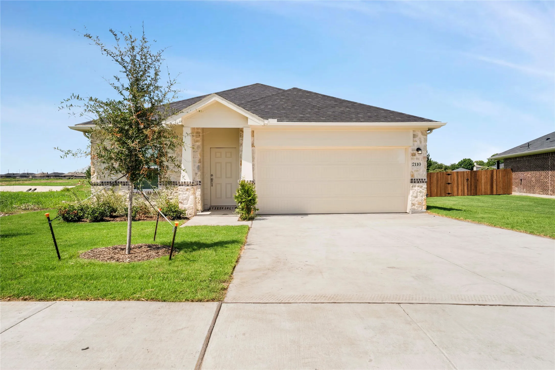 Single Family Residence For Rent in Grayson County , 2110 Ridgecrest Lane, Sherman, Texas 75092, 4 Bedroom, 2 Bathroom, 2 Garage spaces, 1,800 Sqft, built in 2024, mls#21374779, Real Estate Agent in Sherman, Homes For Rent in Grayson county, Homes For Rent in Sherman, Realtor in Sherman Texas, Real Estate Brokerage Independent Realty Texas, Luminita Cordes Realtor