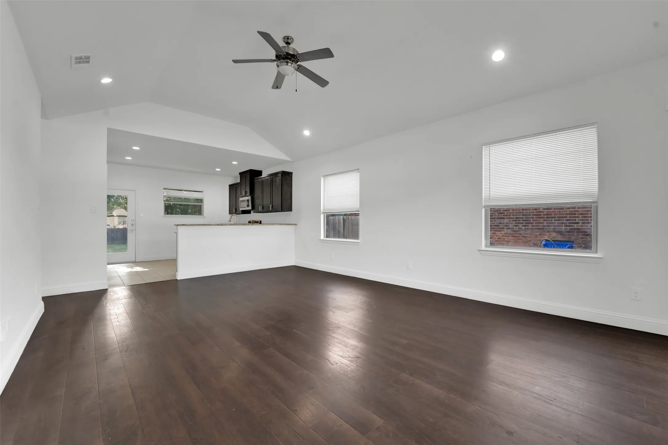 Single Family Residence For Sale in Dallas County , 4902 Rimwood Drive, Balch Springs, Texas 75180, 4 Bedroom, 2 Bathroom, 2 Garage spaces, 1,690 Sqft, built in 2018, mls#21373522, Real Estate Agent in Balch Springs, Homes For Sale in Dallas county, Homes For Sale in Balch Springs, Realtor in Balch Springs Texas, Real Estate Brokerage Independent Realty Texas, Luminita Cordes Realtor