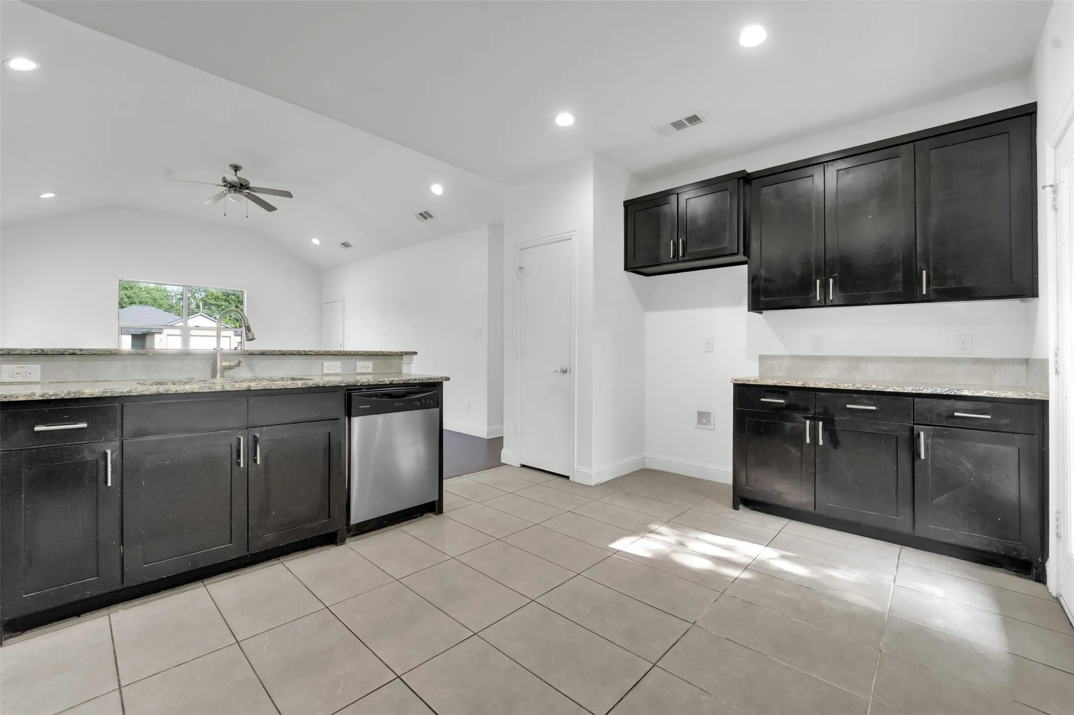 Single Family Residence For Sale in Dallas County , 4902 Rimwood Drive, Balch Springs, Texas 75180, 4 Bedroom, 2 Bathroom, 2 Garage spaces, 1,690 Sqft, built in 2018, mls#21373522, Real Estate Agent in Balch Springs, Homes For Sale in Dallas county, Homes For Sale in Balch Springs, Realtor in Balch Springs Texas, Real Estate Brokerage Independent Realty Texas, Luminita Cordes Realtor