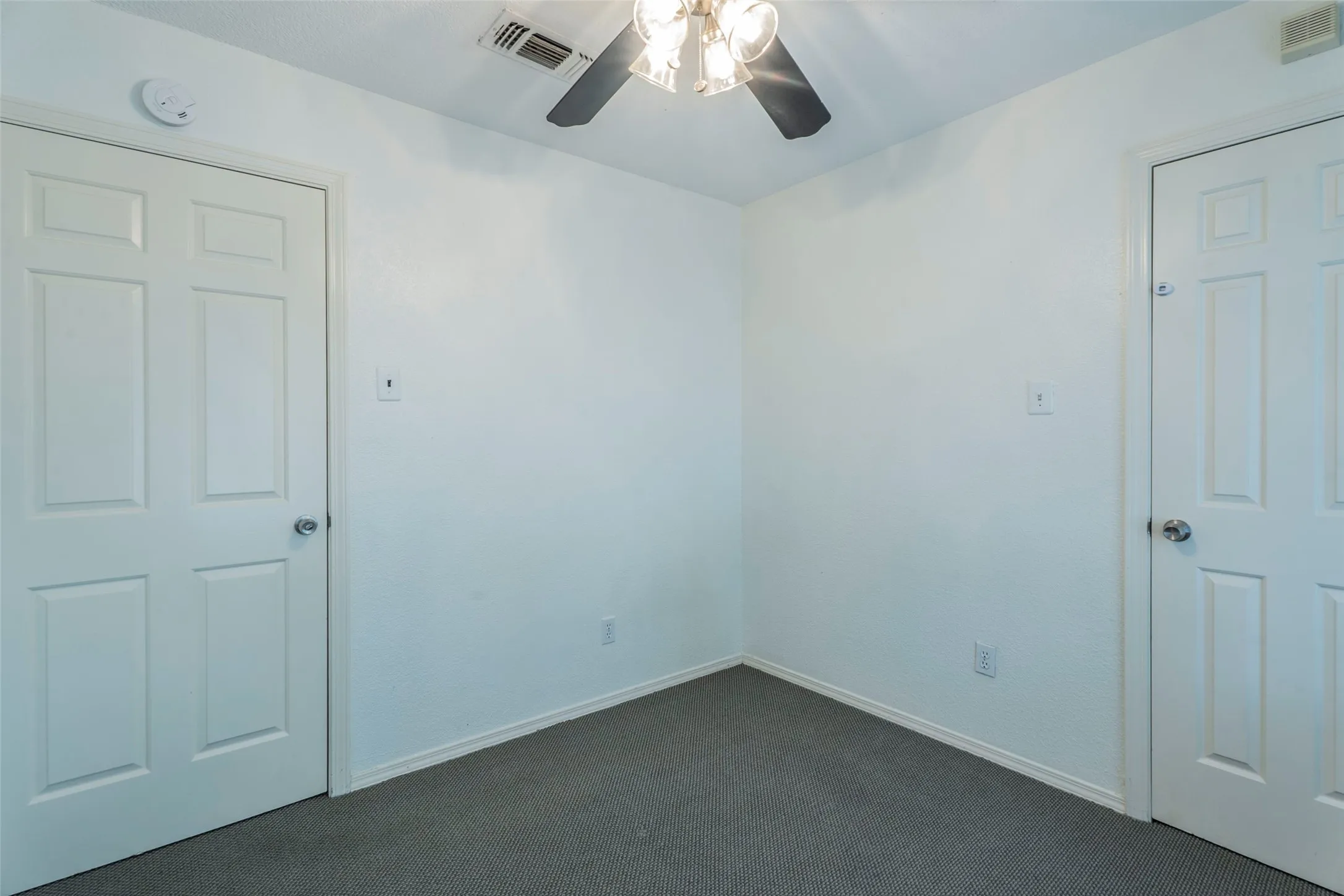 Condominium For Rent in Dallas County , 5757 E University Boulevard 27S, Dallas, Texas 75206, 2 Bedroom, 2 Bathroom, Garage spaces, 914 Sqft, built in 1983, mls#21373379, Real Estate Agent in Dallas, Homes For Rent in Dallas county, Homes For Rent in Dallas, Realtor in Dallas Texas, Real Estate Brokerage Independent Realty Texas, Luminita Cordes Realtor