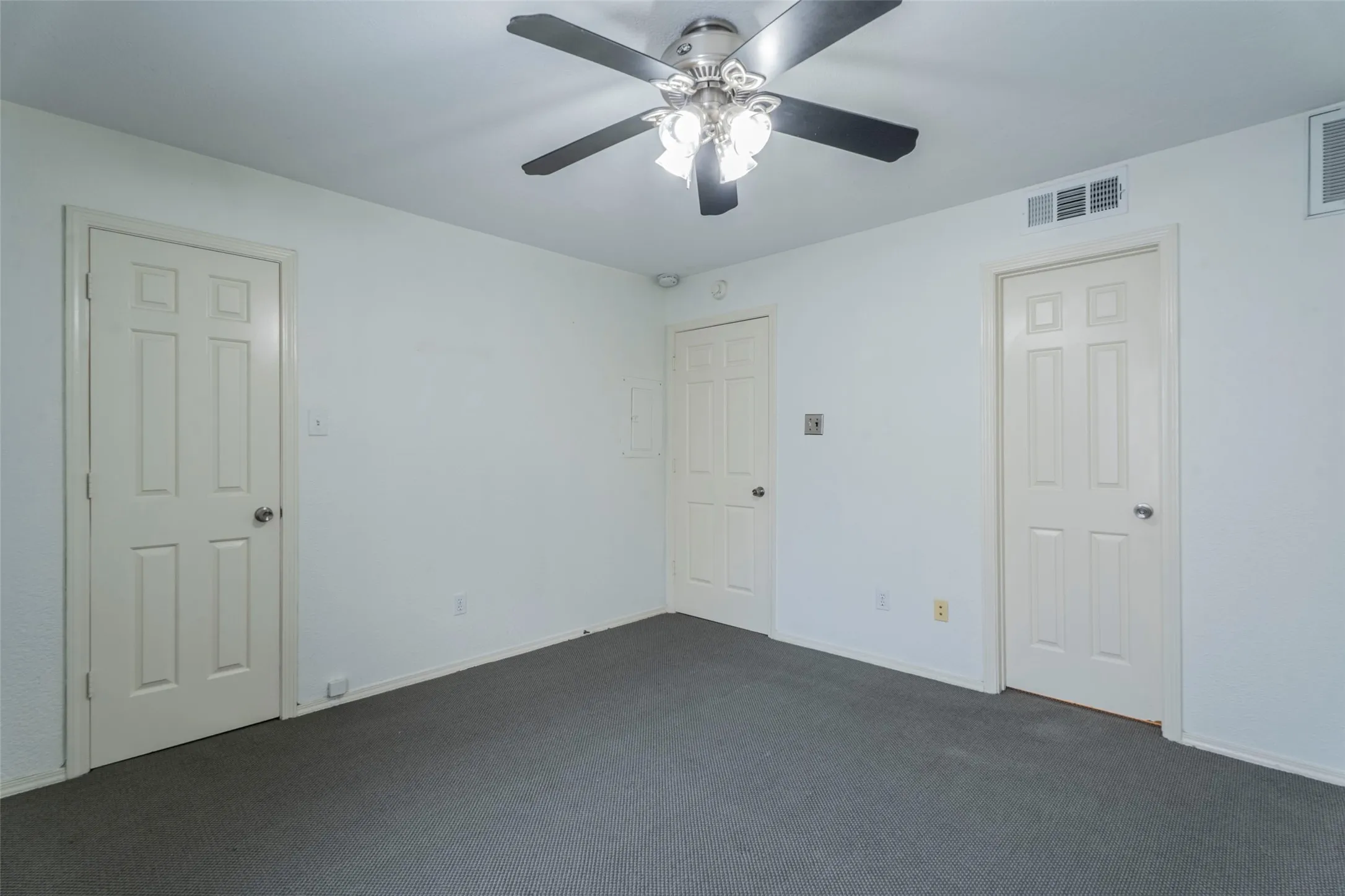 Condominium For Rent in Dallas County , 5757 E University Boulevard 27S, Dallas, Texas 75206, 2 Bedroom, 2 Bathroom, Garage spaces, 914 Sqft, built in 1983, mls#21373379, Real Estate Agent in Dallas, Homes For Rent in Dallas county, Homes For Rent in Dallas, Realtor in Dallas Texas, Real Estate Brokerage Independent Realty Texas, Luminita Cordes Realtor