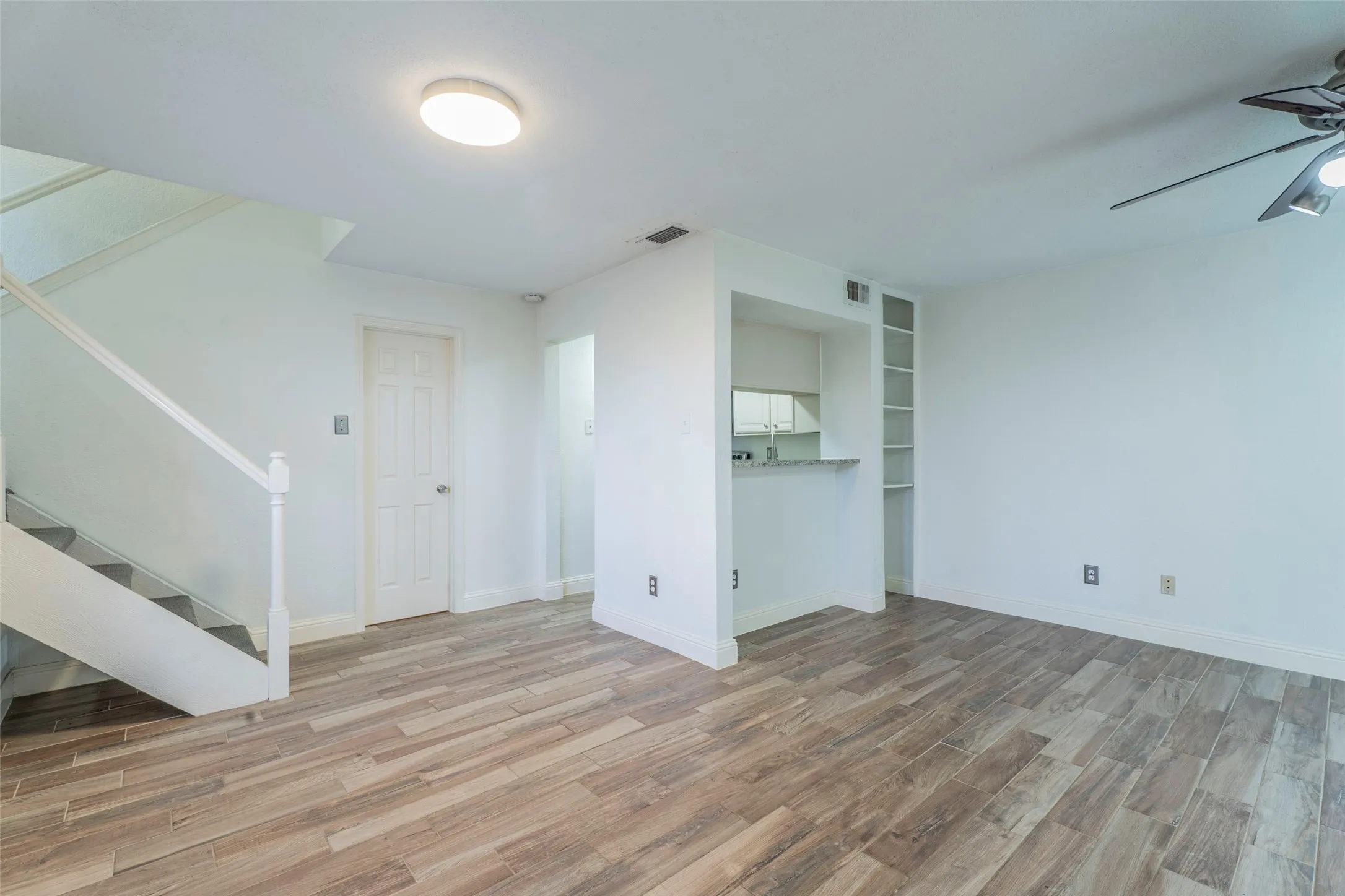 Condominium For Rent in Dallas County , 5757 E University Boulevard 27S, Dallas, Texas 75206, 2 Bedroom, 2 Bathroom, Garage spaces, 914 Sqft, built in 1983, mls#21373379, Real Estate Agent in Dallas, Homes For Rent in Dallas county, Homes For Rent in Dallas, Realtor in Dallas Texas, Real Estate Brokerage Independent Realty Texas, Luminita Cordes Realtor