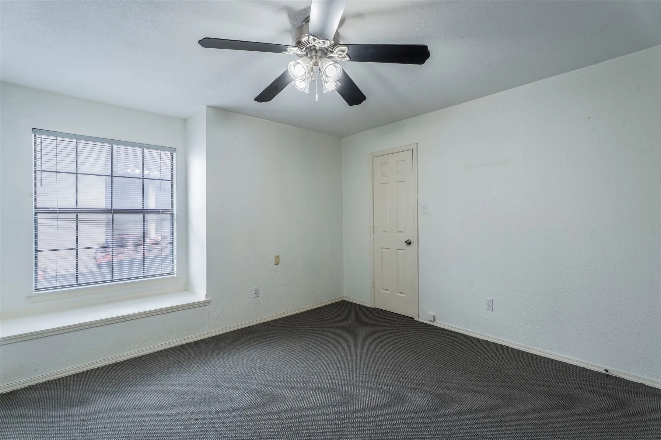 Condominium For Rent in Dallas County , 5757 E University Boulevard 27S, Dallas, Texas 75206, 2 Bedroom, 2 Bathroom, Garage spaces, 914 Sqft, built in 1983, mls#21373379, Real Estate Agent in Dallas, Homes For Rent in Dallas county, Homes For Rent in Dallas, Realtor in Dallas Texas, Real Estate Brokerage Independent Realty Texas, Luminita Cordes Realtor