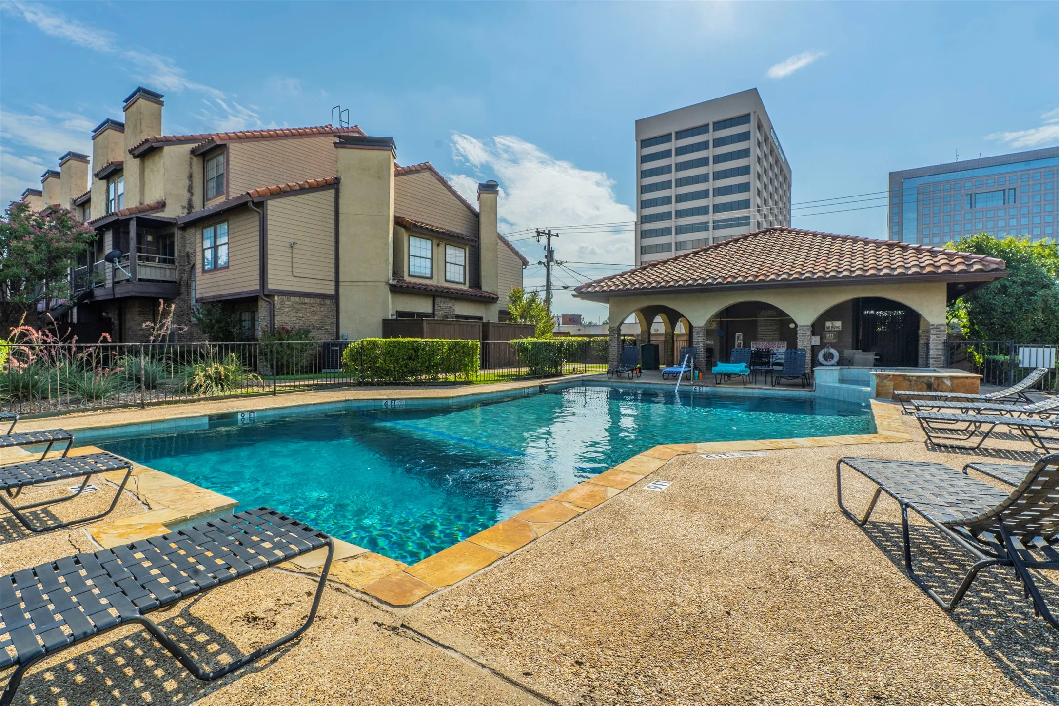 Condominium For Rent in Dallas County , 5757 E University Boulevard 27S, Dallas, Texas 75206, 2 Bedroom, 2 Bathroom, Garage spaces, 914 Sqft, built in 1983, mls#21373379, Real Estate Agent in Dallas, Homes For Rent in Dallas county, Homes For Rent in Dallas, Realtor in Dallas Texas, Real Estate Brokerage Independent Realty Texas, Luminita Cordes Realtor