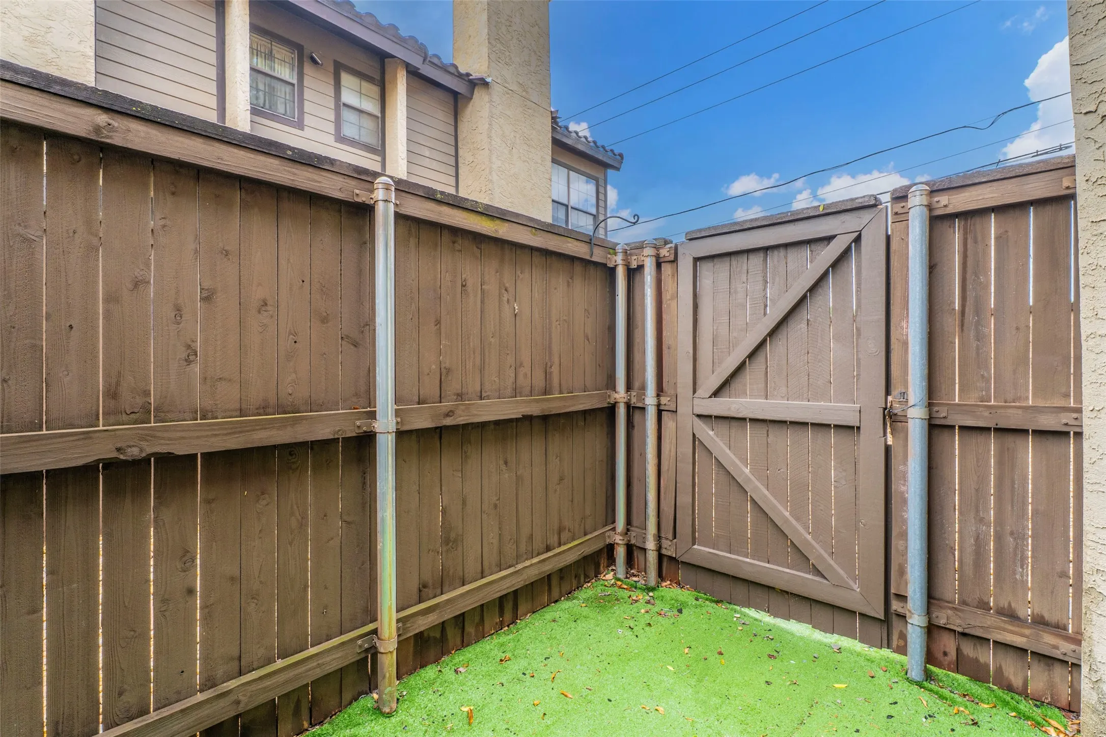 Condominium For Rent in Dallas County , 5757 E University Boulevard 27S, Dallas, Texas 75206, 2 Bedroom, 2 Bathroom, Garage spaces, 914 Sqft, built in 1983, mls#21373379, Real Estate Agent in Dallas, Homes For Rent in Dallas county, Homes For Rent in Dallas, Realtor in Dallas Texas, Real Estate Brokerage Independent Realty Texas, Luminita Cordes Realtor